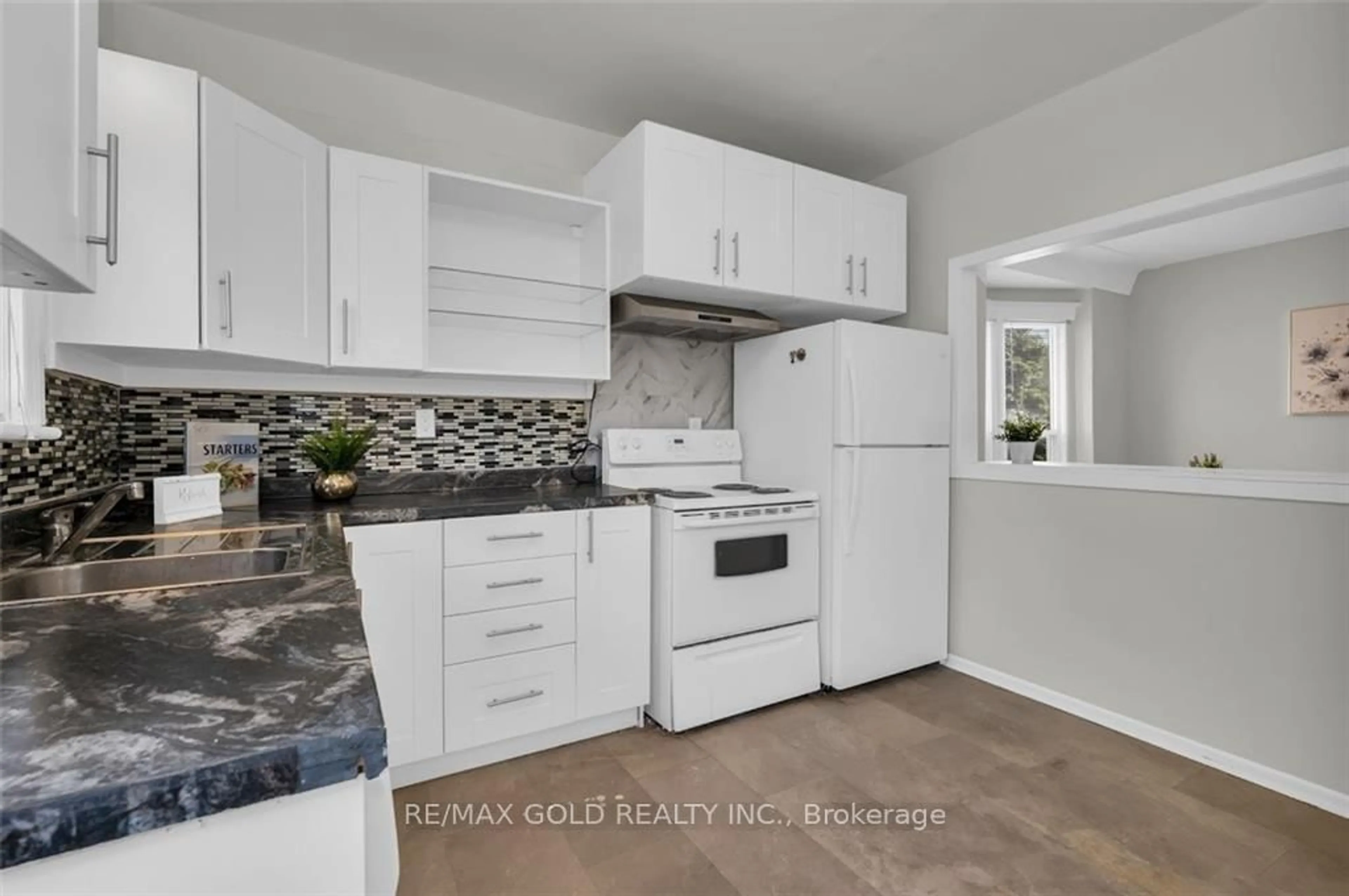 Standard kitchen, ceramic/tile floor for 746 King St, Hamilton Ontario L8S 1J8