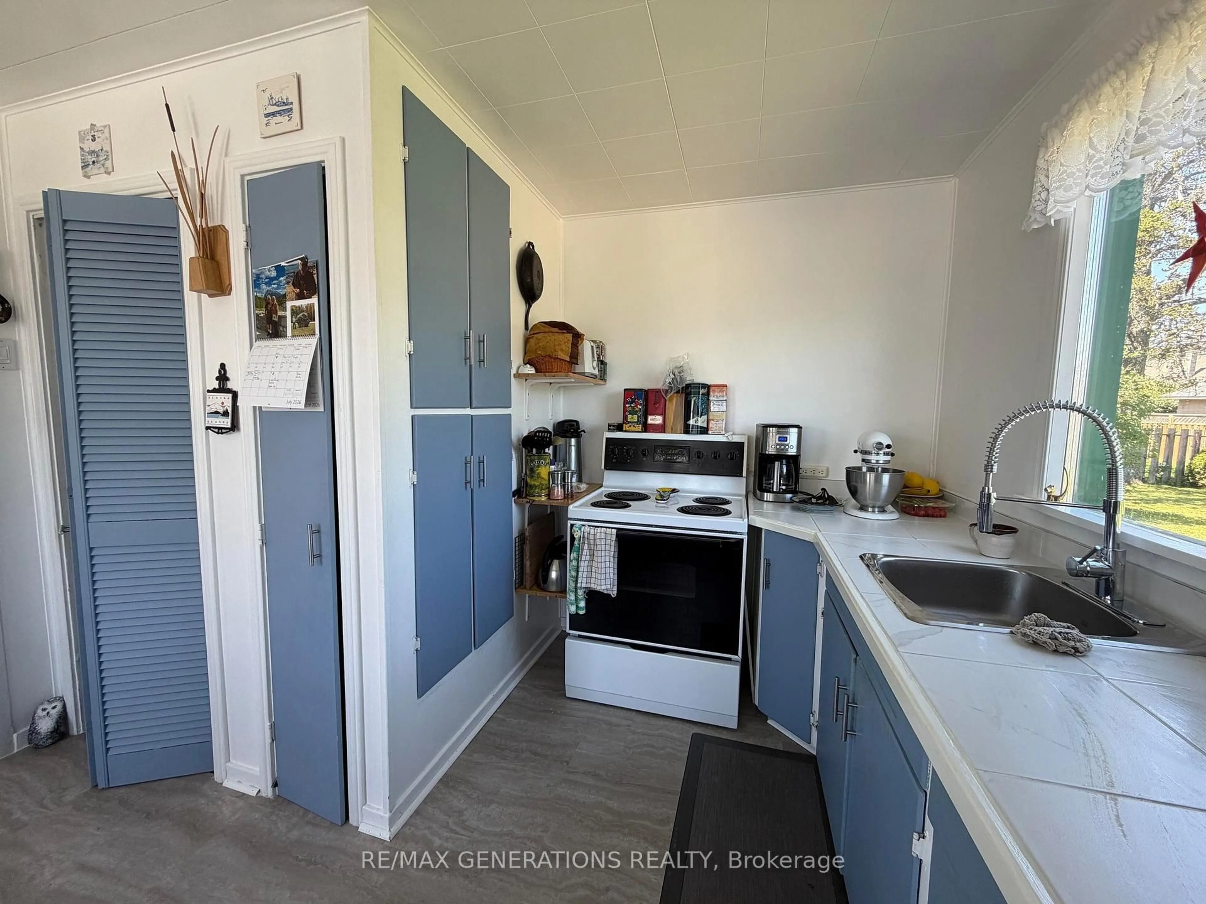 Standard kitchen, unknown for 39 Laurier Ave, Terrace Bay Ontario P0T 2W0