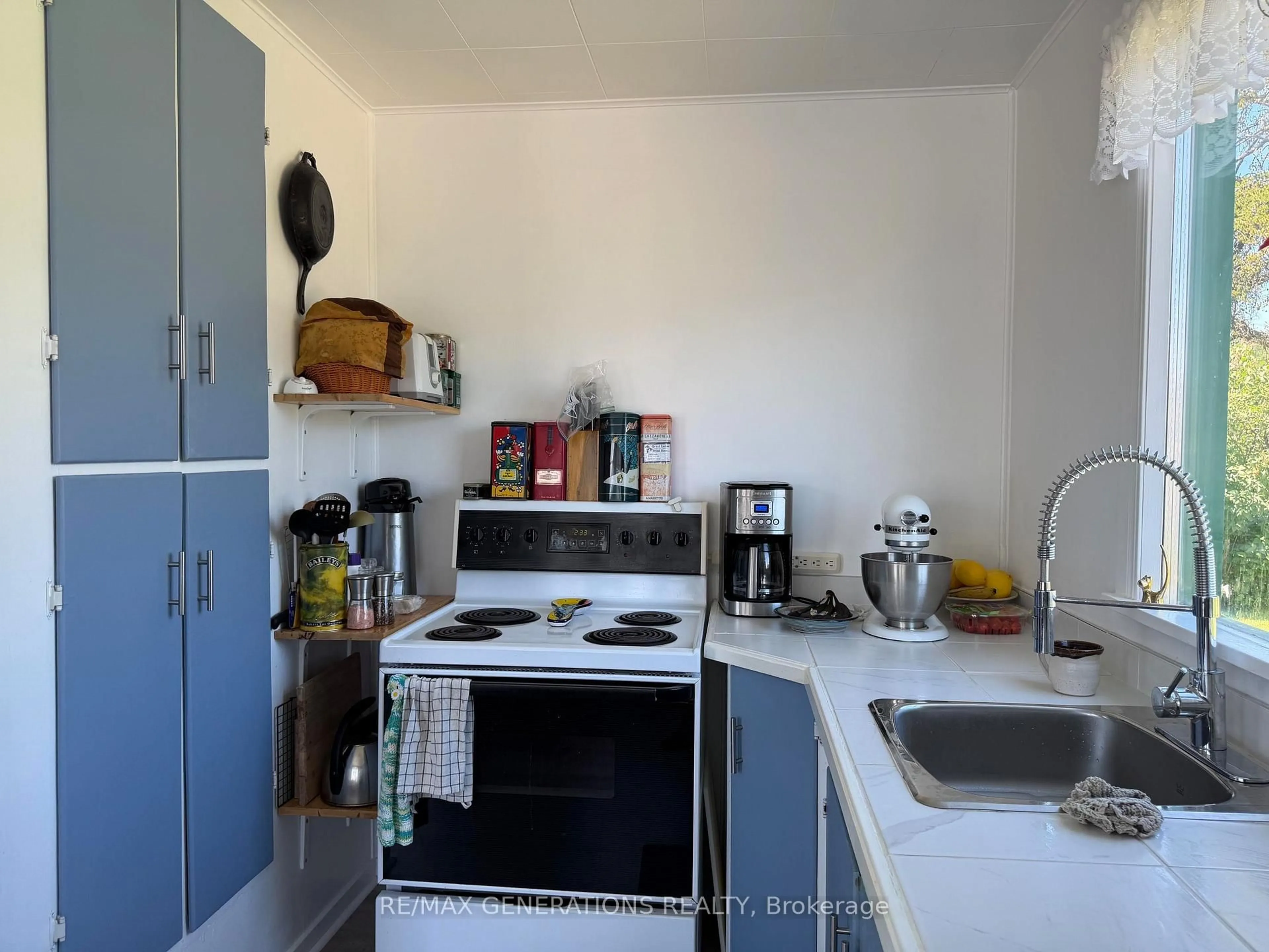 Standard kitchen, unknown for 39 Laurier Ave, Terrace Bay Ontario P0T 2W0