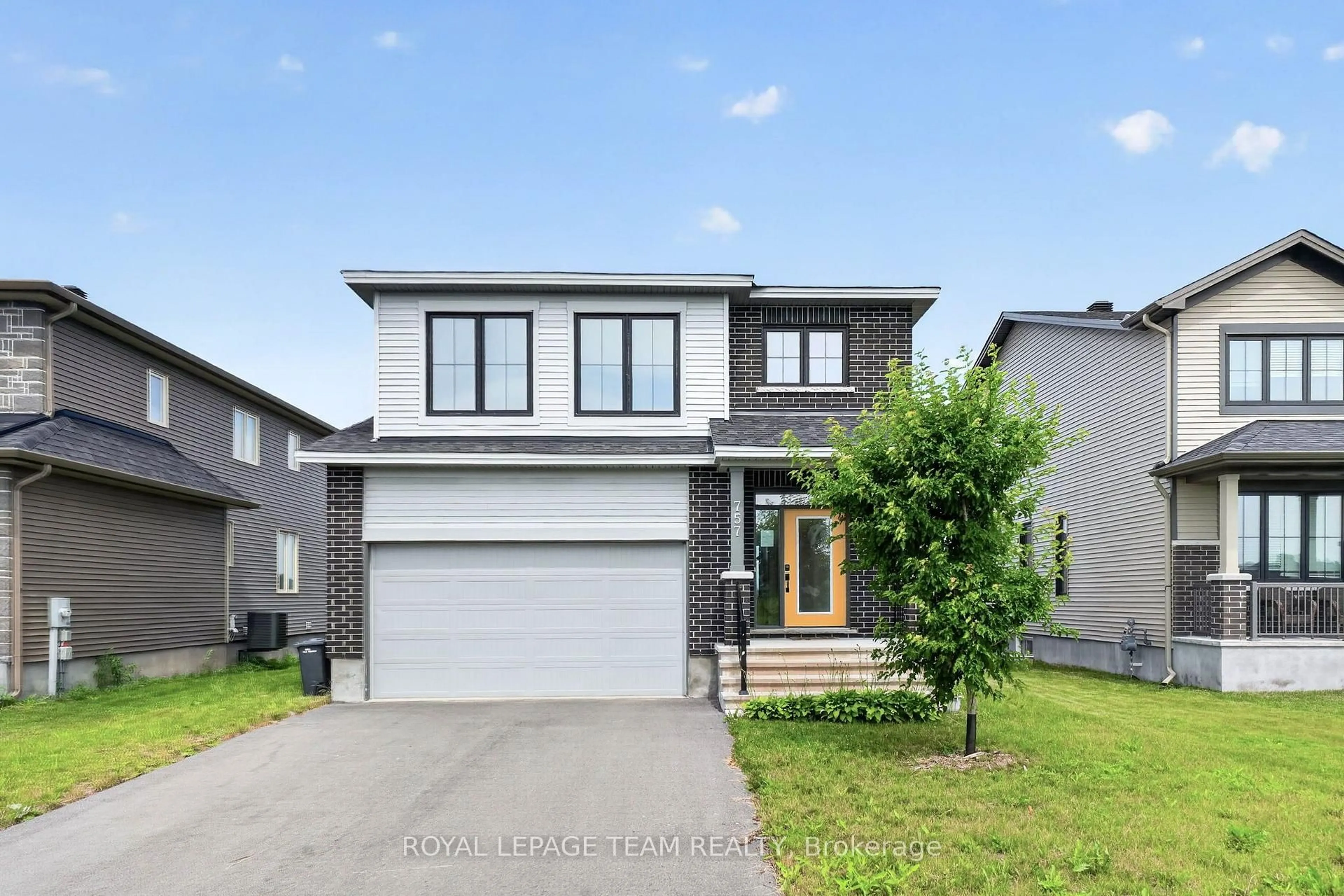 Home with vinyl exterior material, street for 757 Gamble Dr, Russell Ontario K4R 0G5