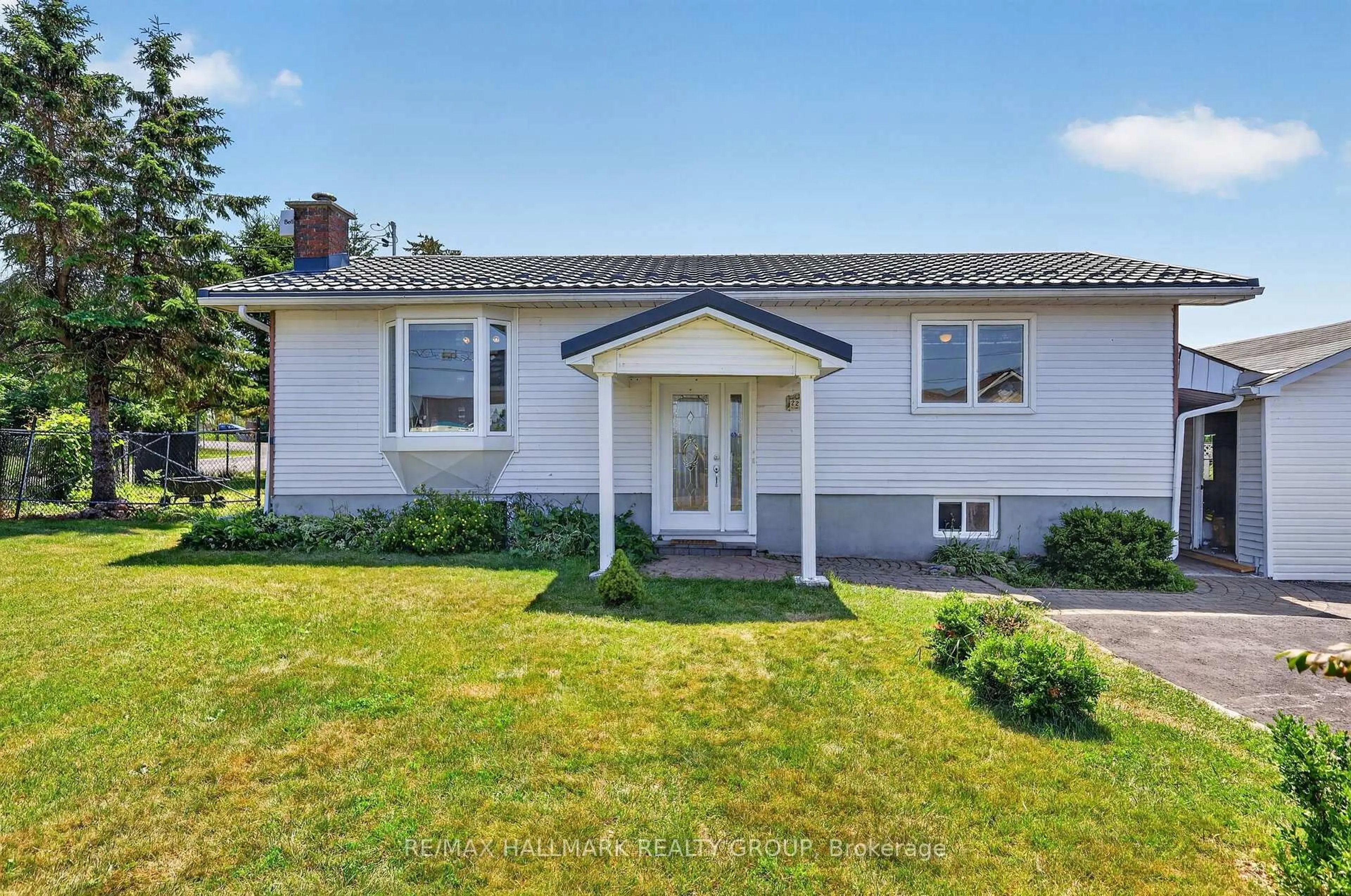 Home with vinyl exterior material, unknown for 2205 Woods St, Clarence-Rockland Ontario K4K 1J3