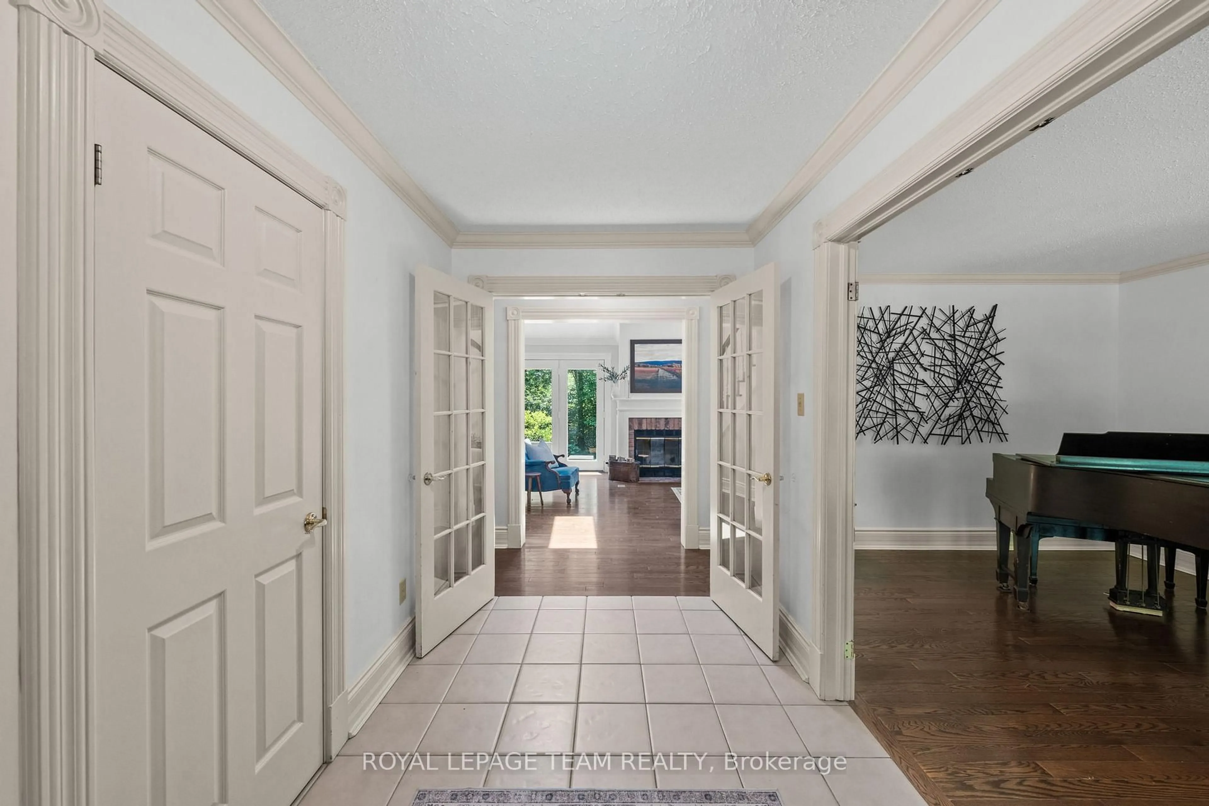 Indoor foyer for 113 Wilbert Cox Dr, Carp Ontario K0A 1L0