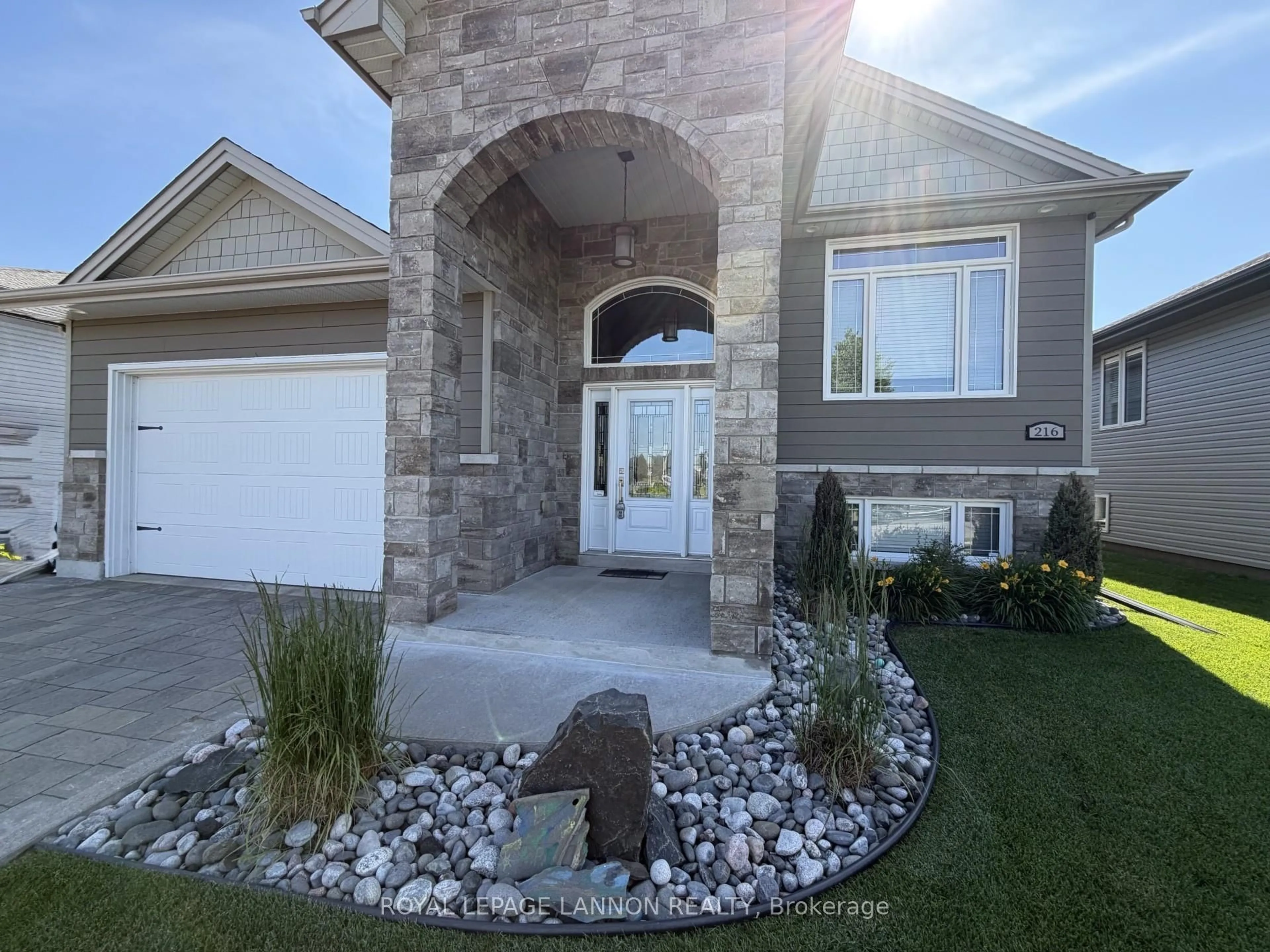 Unknown for 216 Cougar Cres, Thunder Bay Ontario P7C 0B2