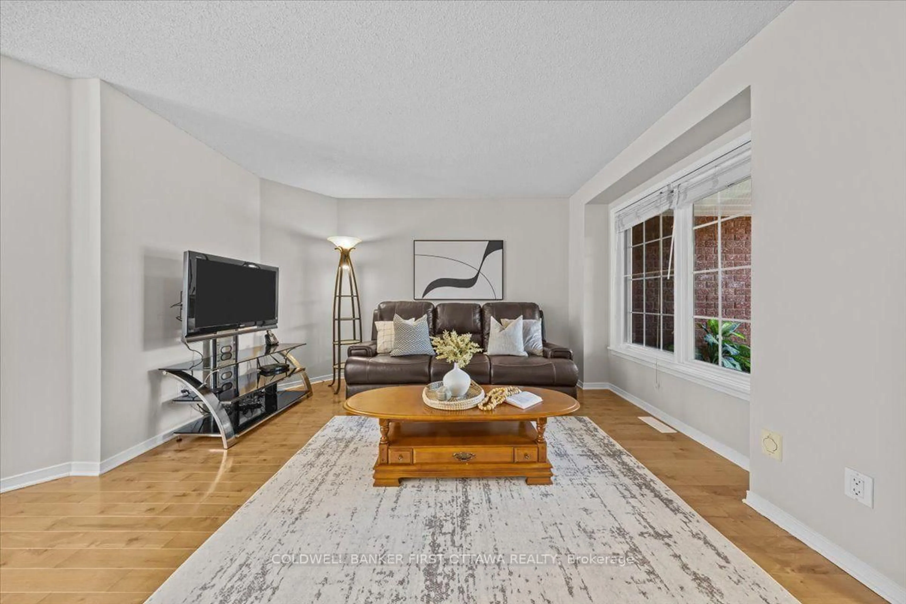 Living room with furniture, unknown for 46 MARGRAVE Ave, Ottawa Ontario K1T 3Y2