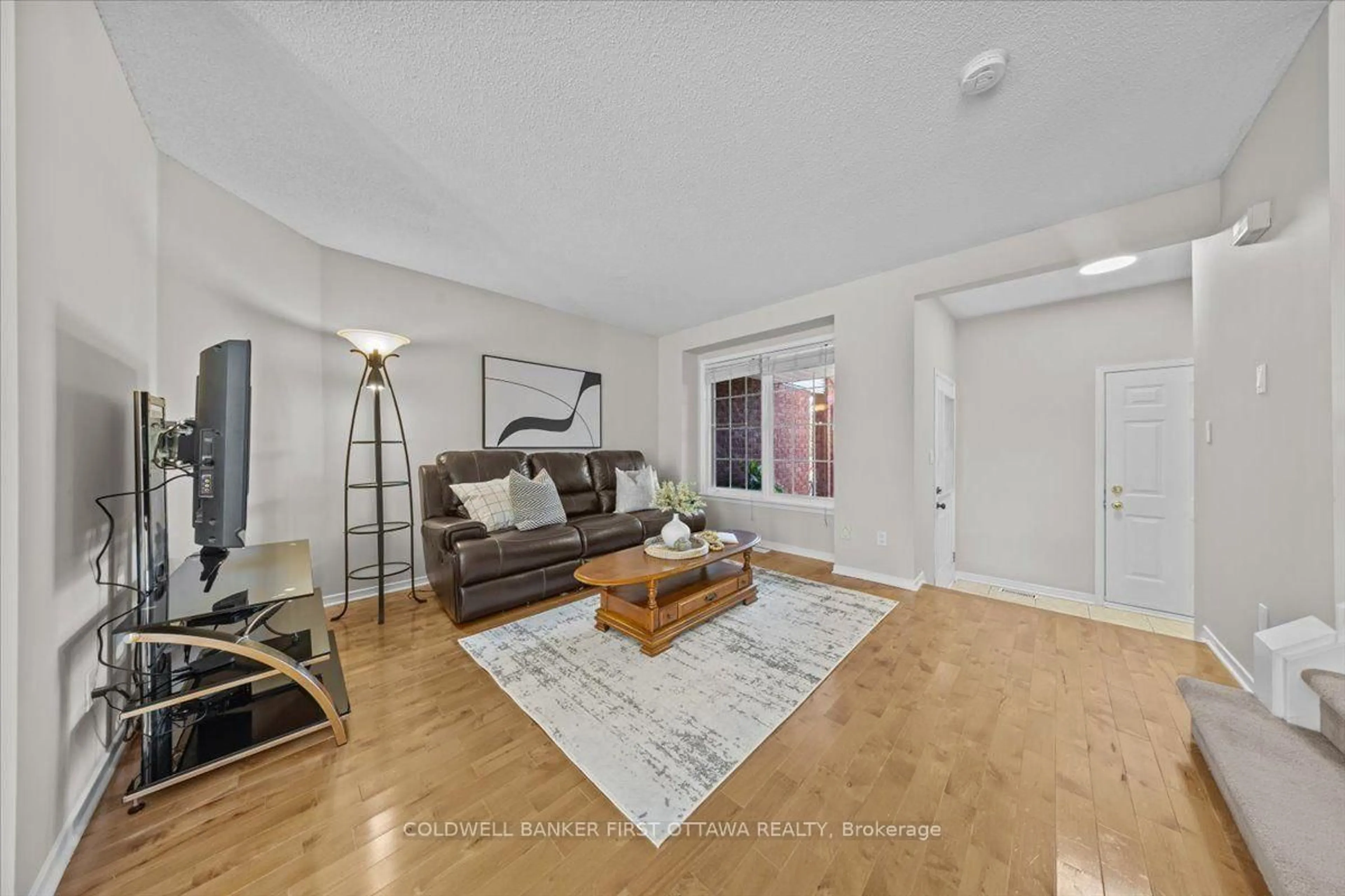 Living room with furniture, unknown for 46 MARGRAVE Ave, Ottawa Ontario K1T 3Y2