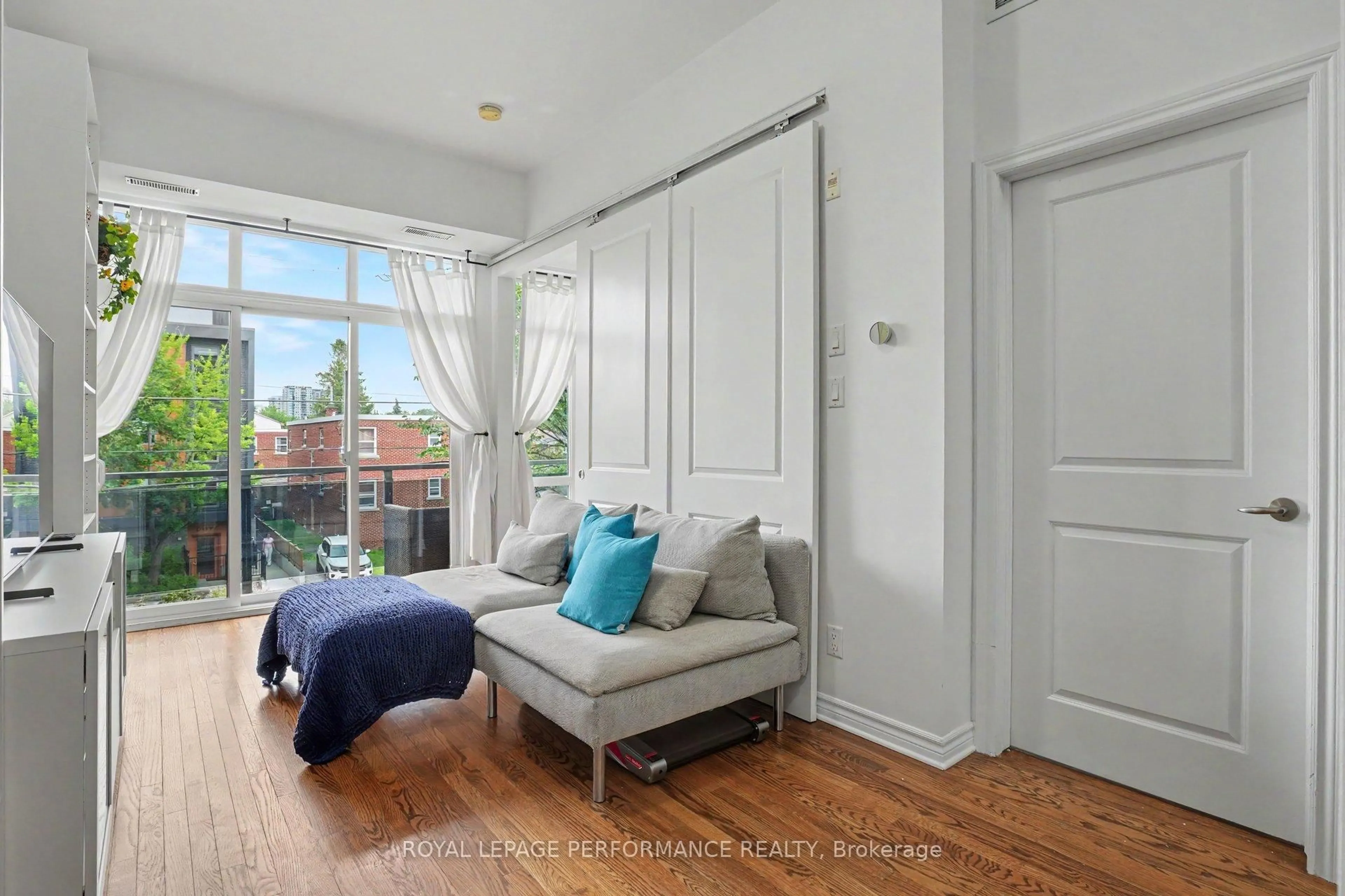 Unknown for 682 Churchill Ave #208, Ottawa Ontario K1Z 5G5