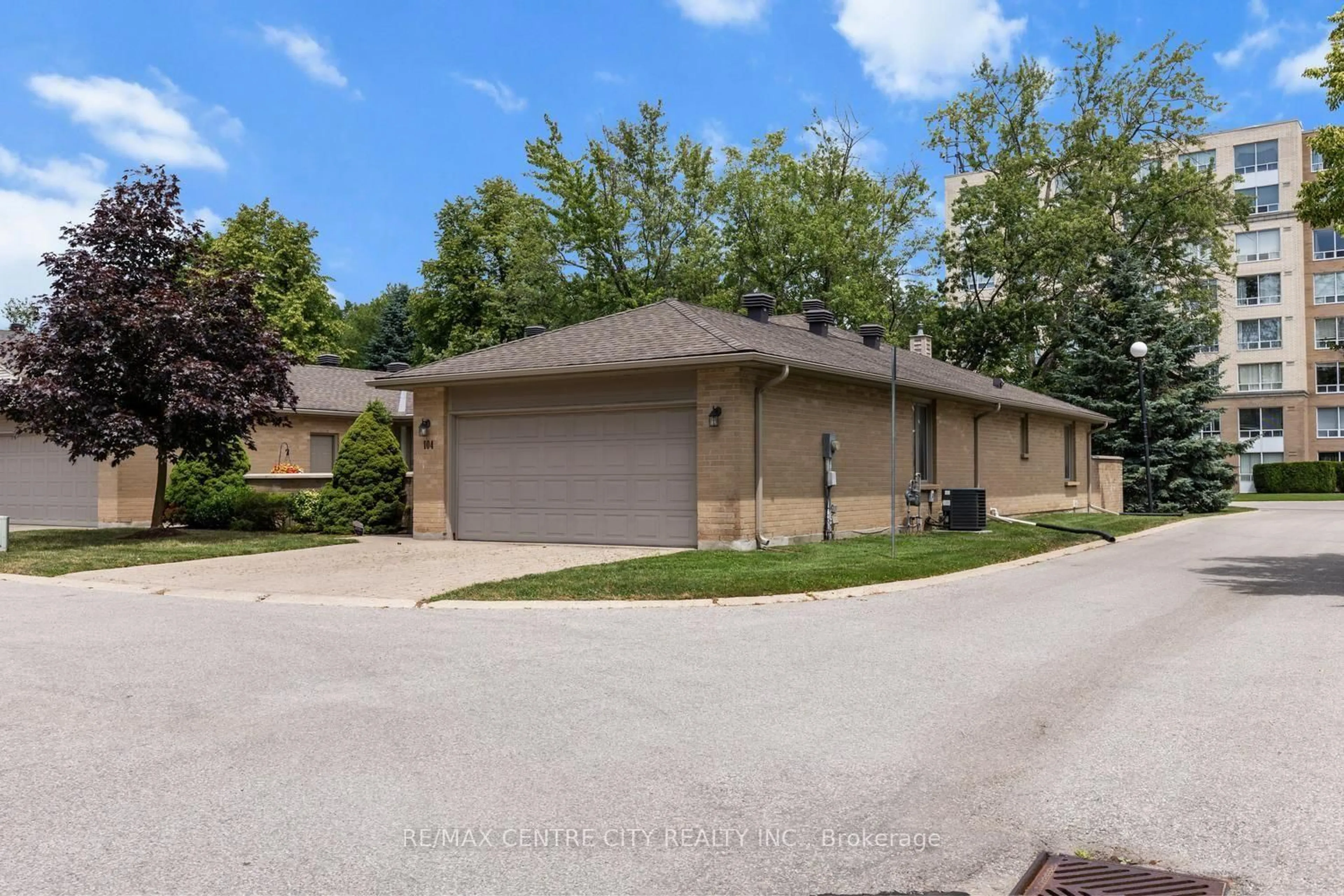 A pic from outside/outdoor area/front of a property/back of a property/a pic from drone, street for 1500 Richmond St #104, London North Ontario N6G 4V1