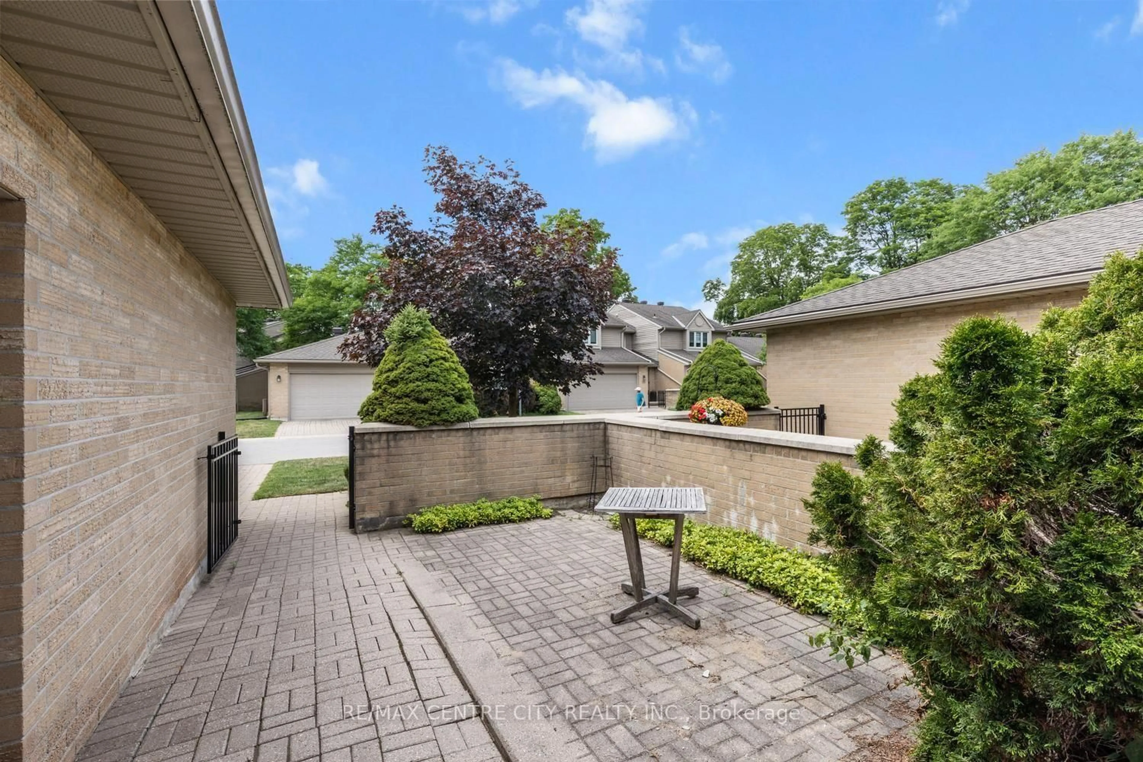 Patio, street for 1500 Richmond St #104, London North Ontario N6G 4V1