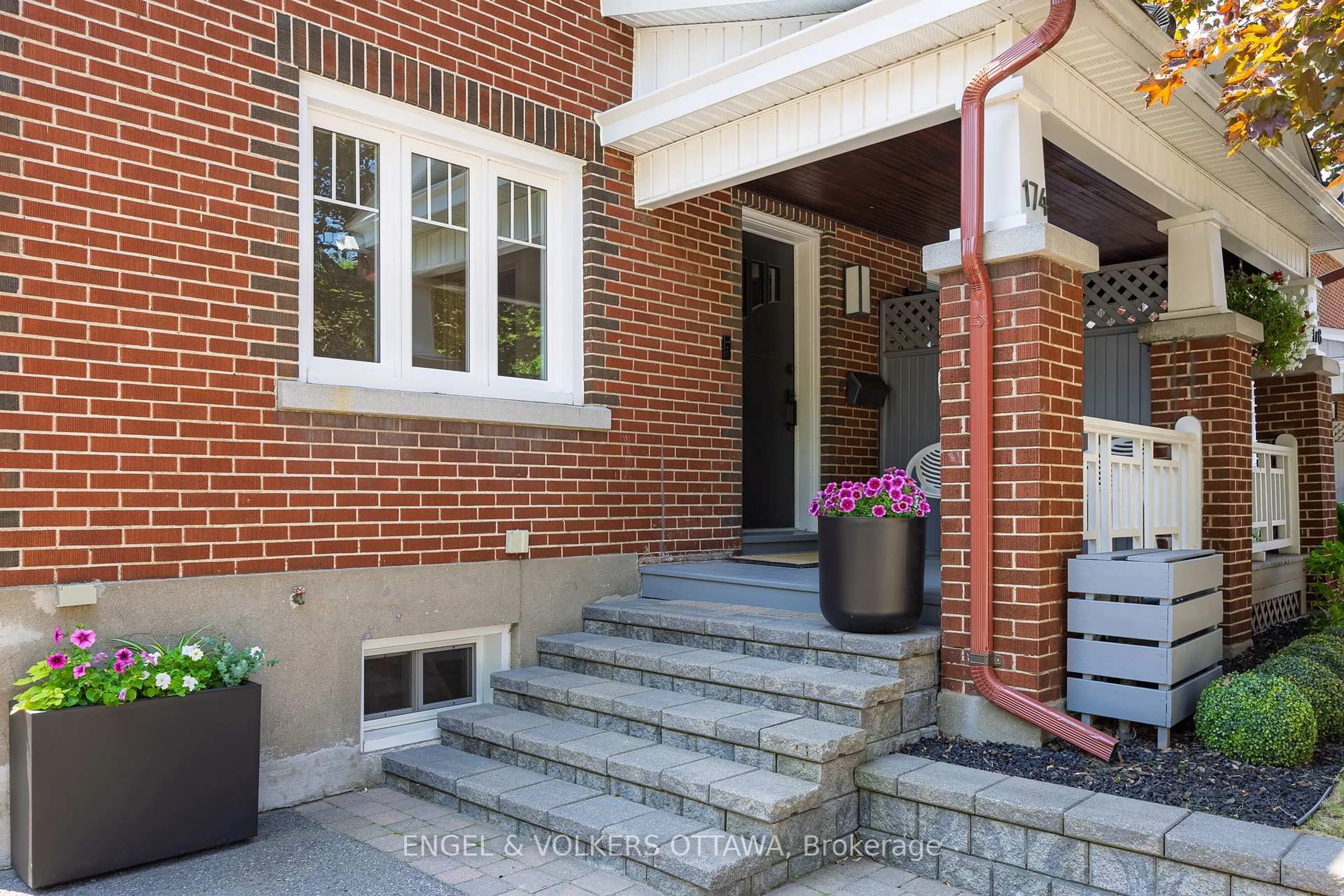 Home with brick exterior material, street for 174 Hickory St, Ottawa Ontario K1Y 3T6