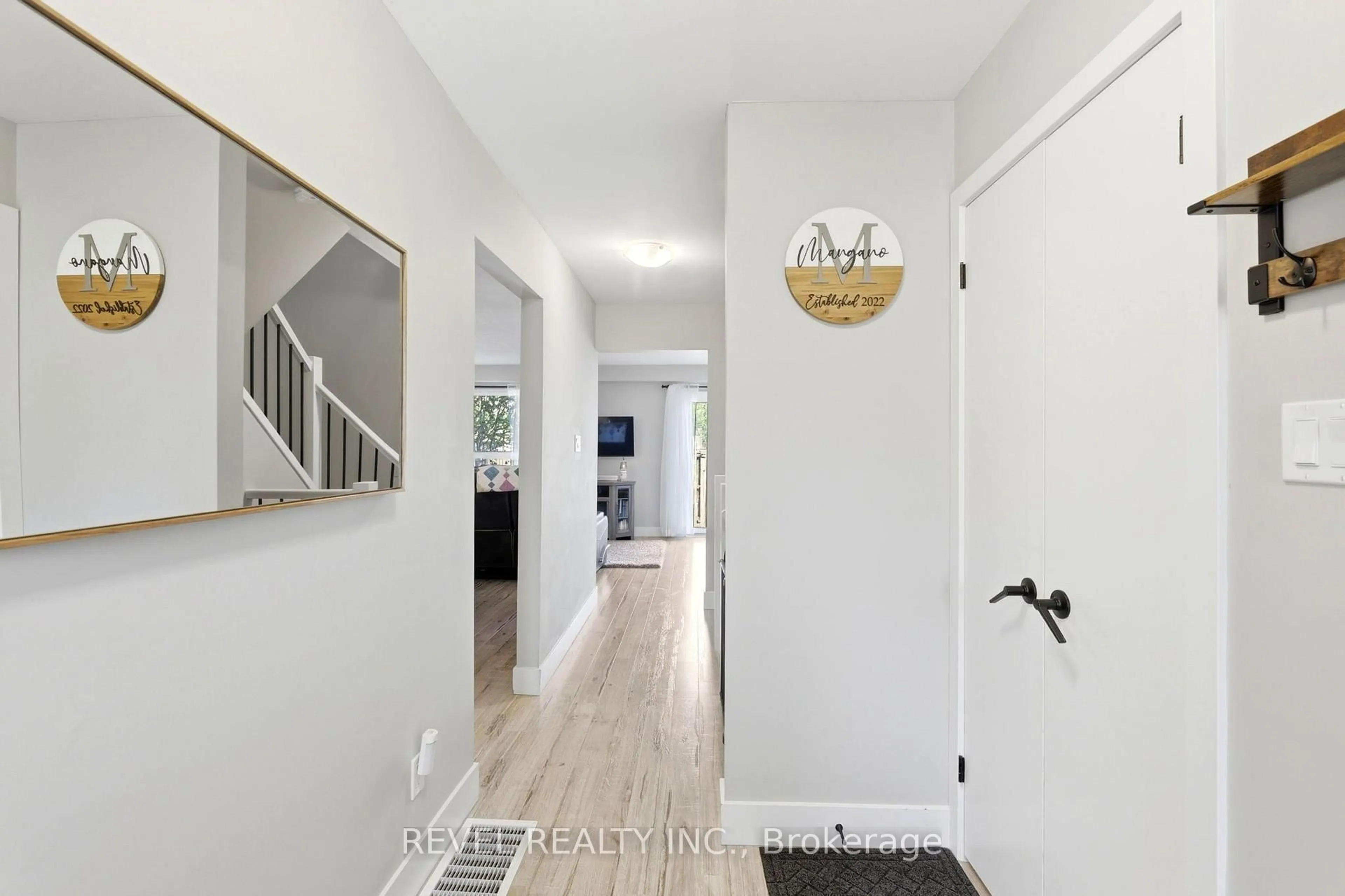 Indoor entryway for 669 Osgoode Dr #2, London South Ontario N6E 2C7