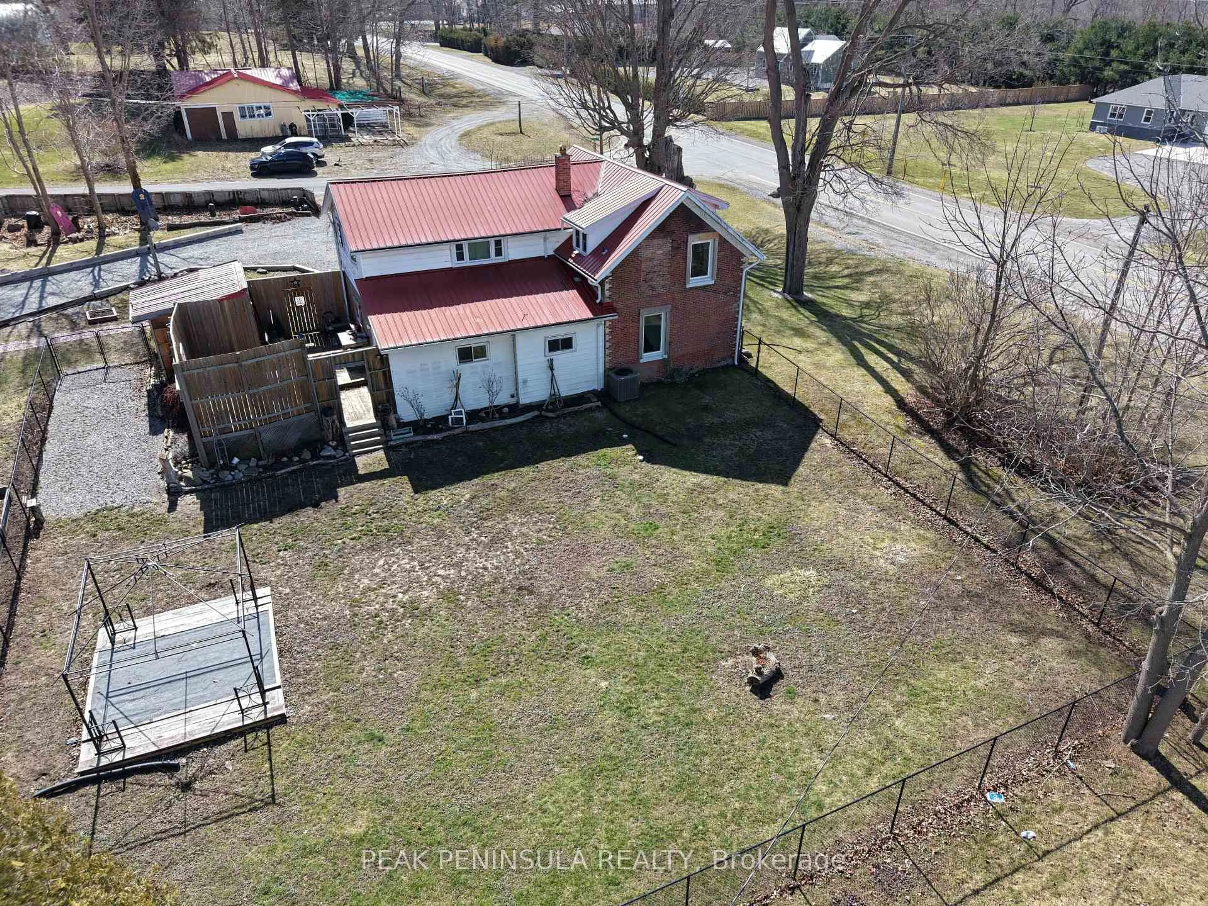 A pic from outside/outdoor area/front of a property/back of a property/a pic from drone, building for 2 Milne St, Norfolk Ontario N0E 1X0