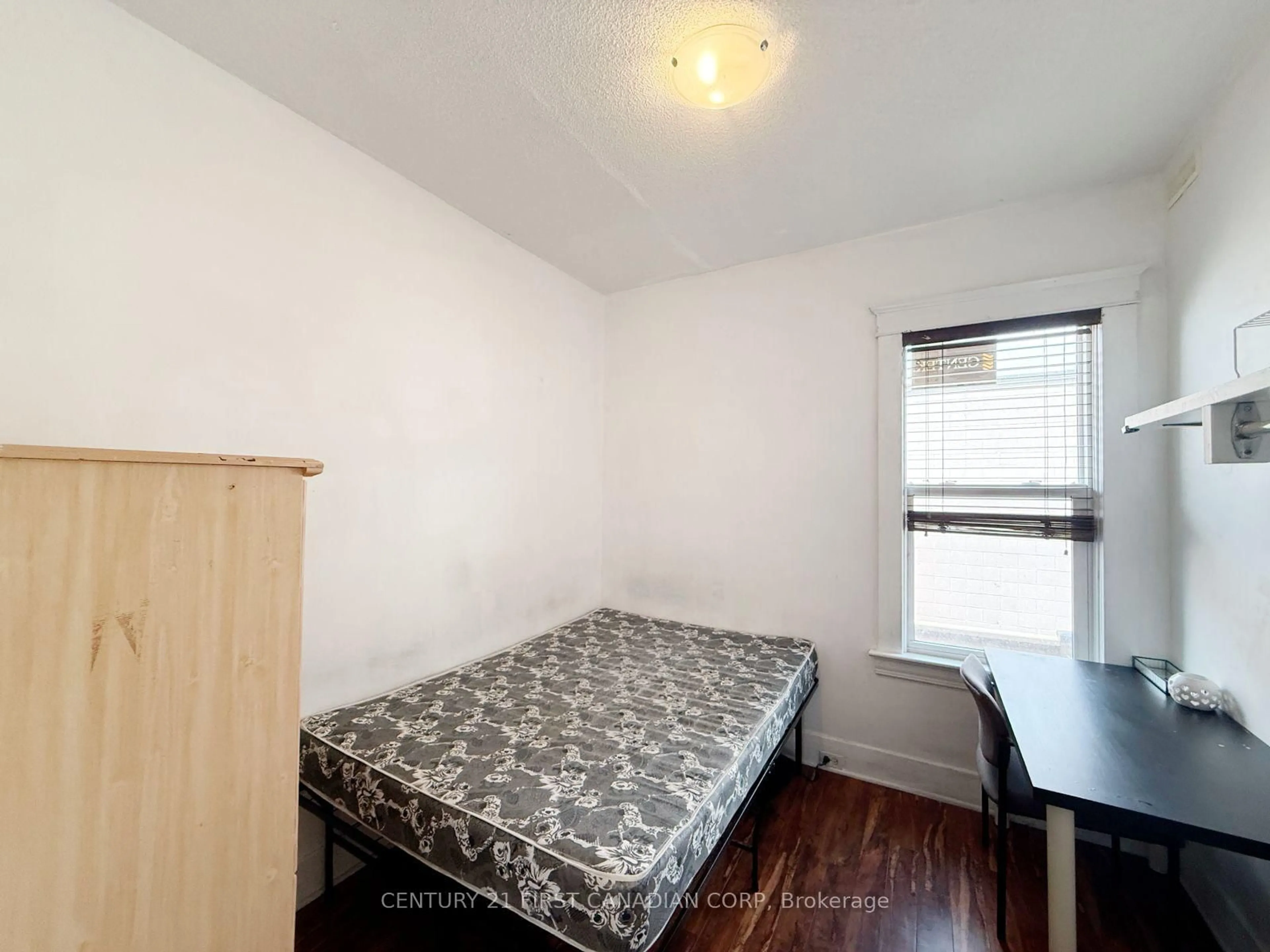 A pic of a room for 827 Quebec St, London East Ontario N5Y 1X3