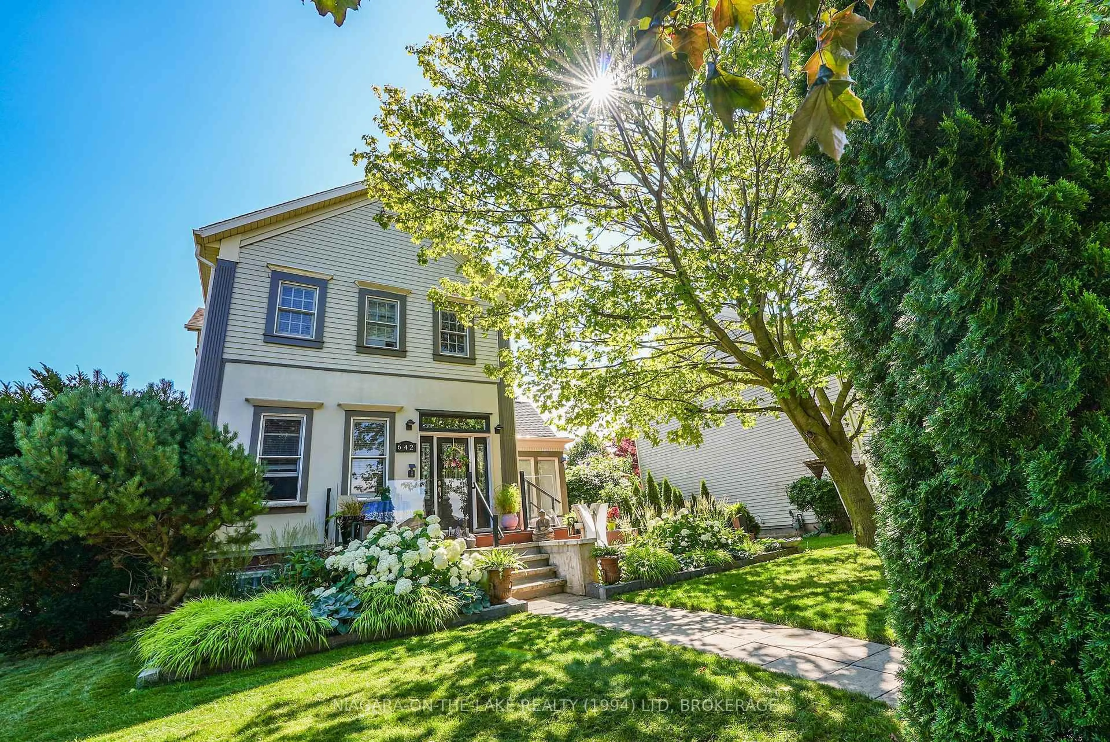 Home with brick exterior material, street for 642 Simcoe St, Niagara-on-the-Lake Ontario L0S 1J0