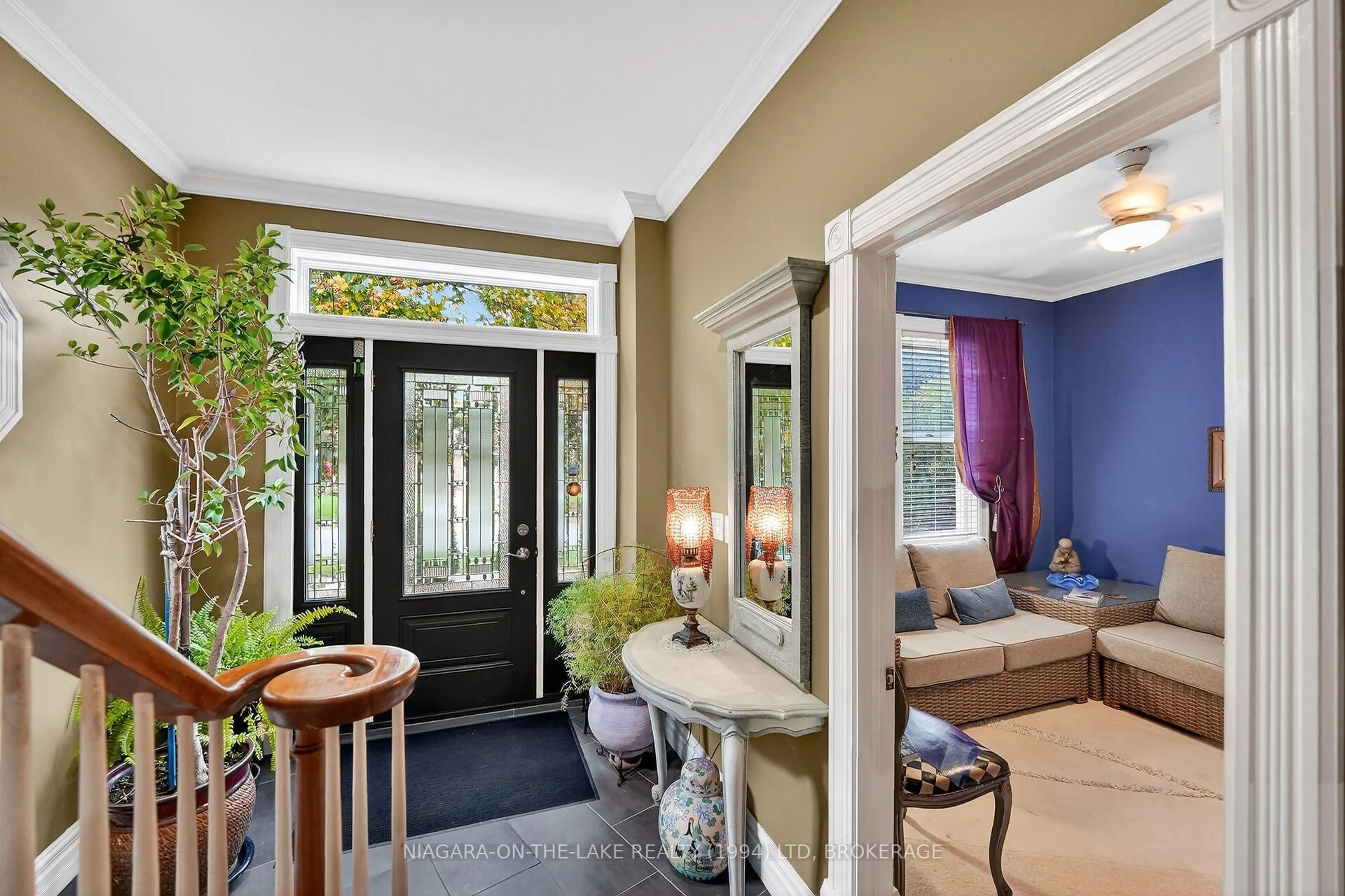 Indoor entryway for 642 Simcoe St, Niagara-on-the-Lake Ontario L0S 1J0