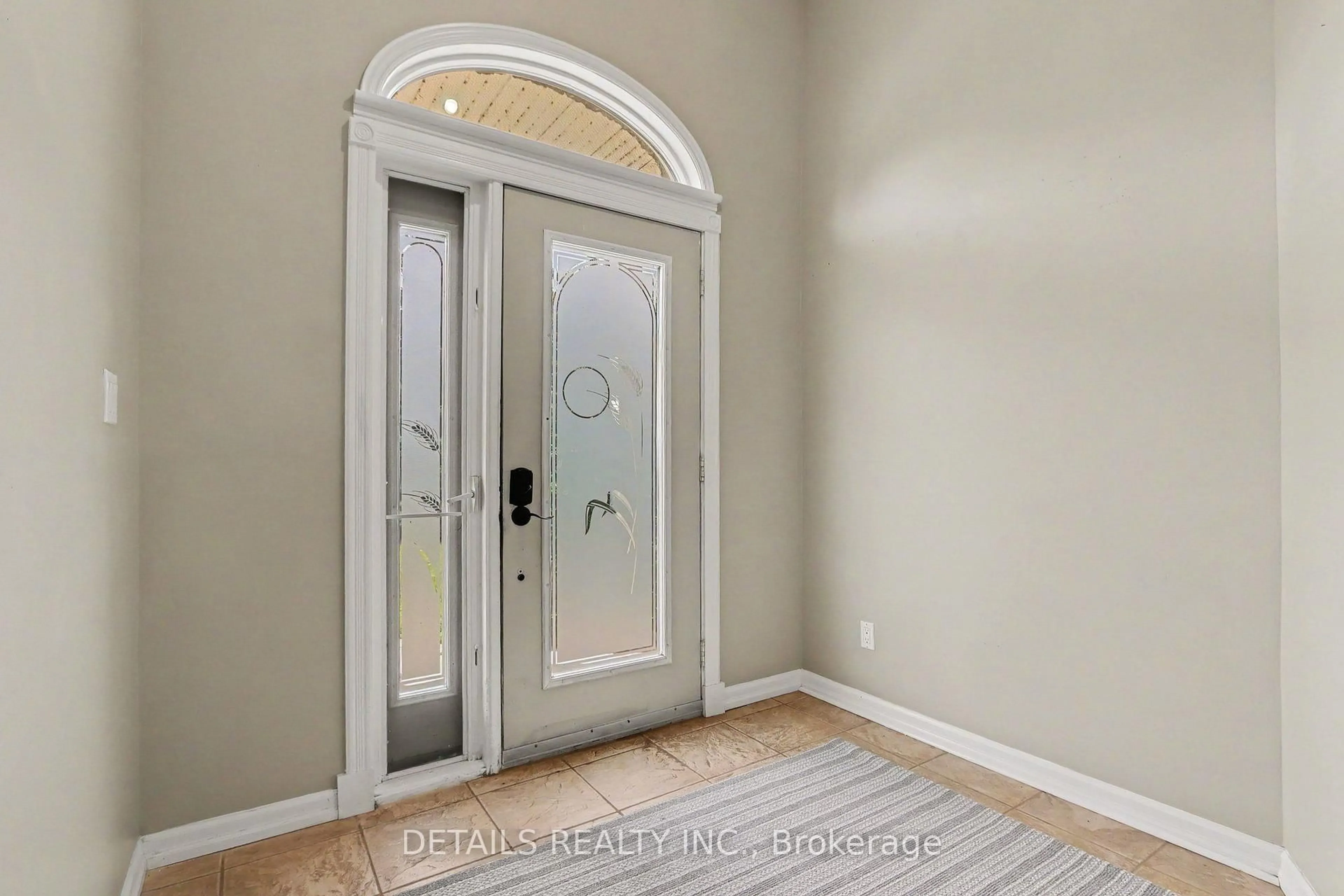 Indoor entryway for 559 Main St, North Grenville Ontario K0G 1S0