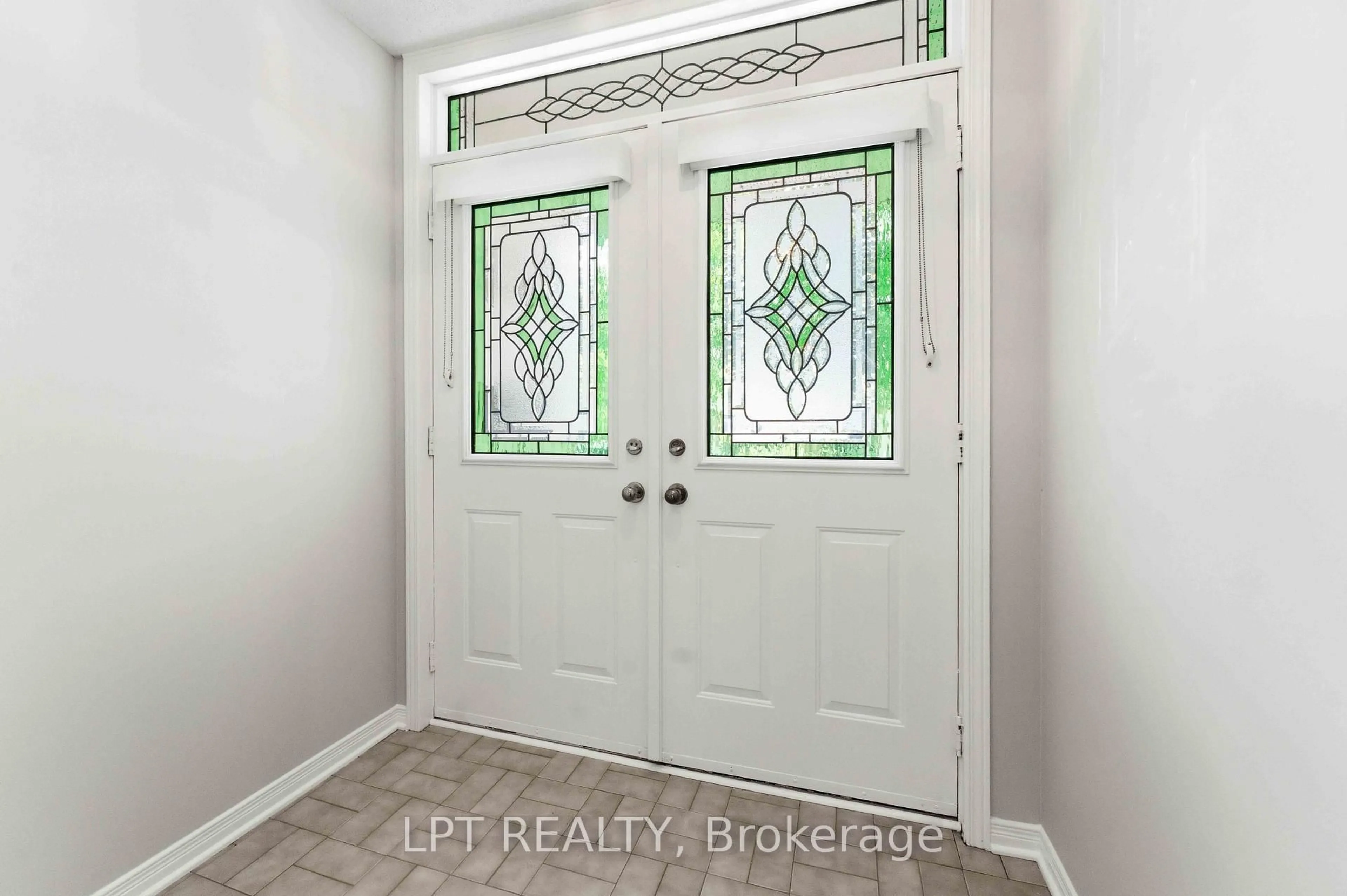 Indoor entryway for 24 Grand Cedar Crt #40, Stittsville Ontario K2S 1C8