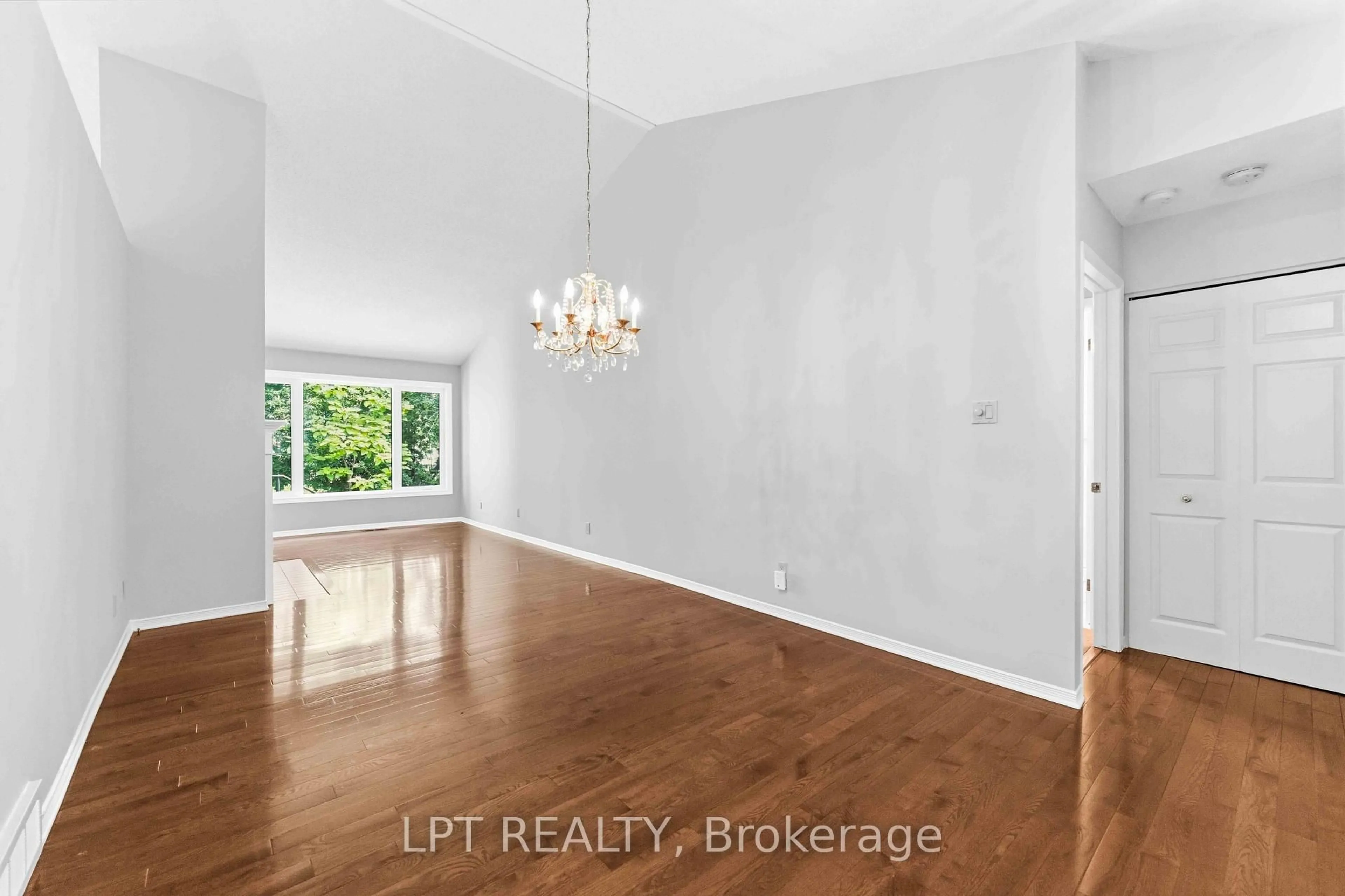 Unknown for 24 Grand Cedar Crt #40, Stittsville Ontario K2S 1C8