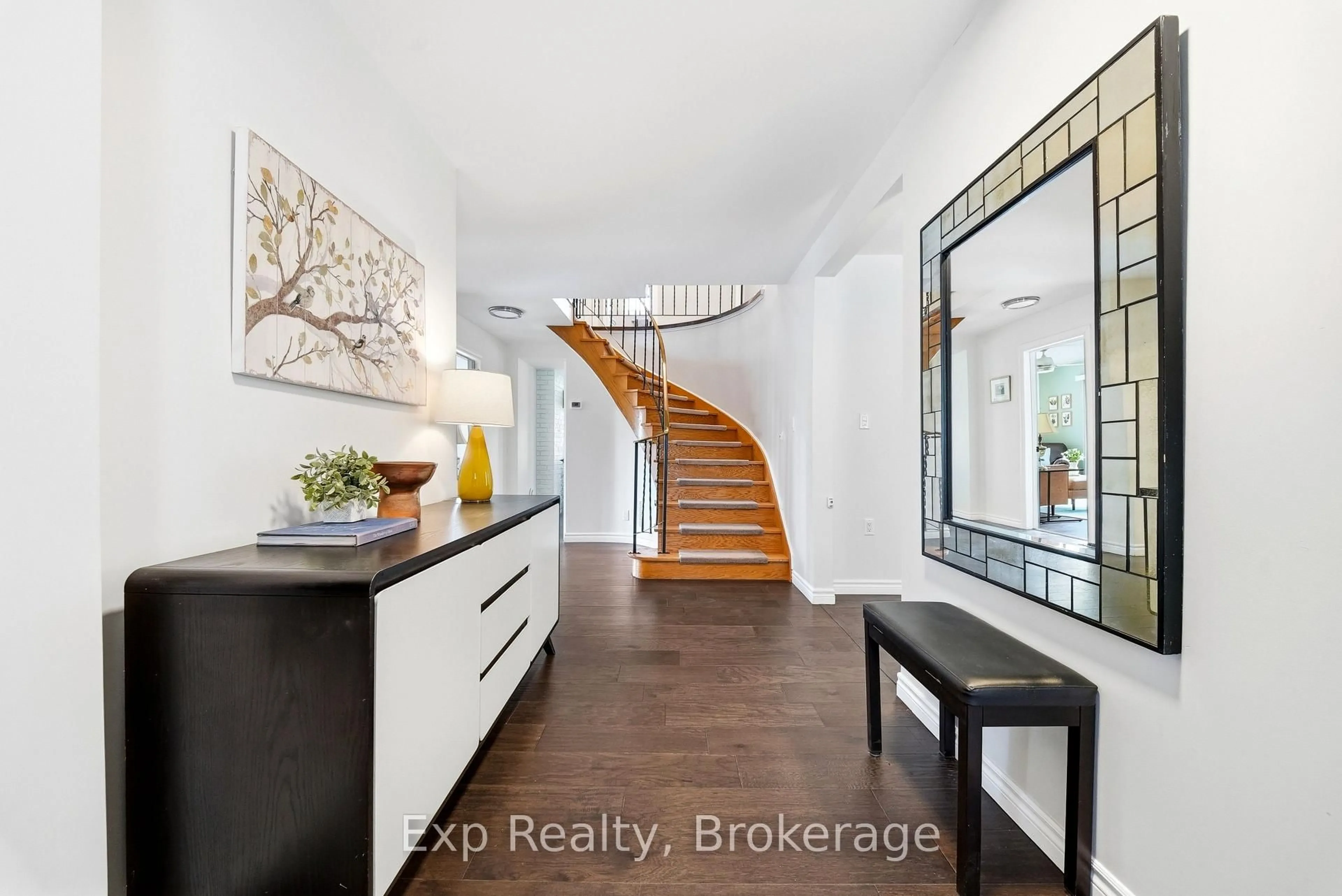 Indoor entryway for 1852 Stockdale Rd, Campbellford Ontario K0K 3K0
