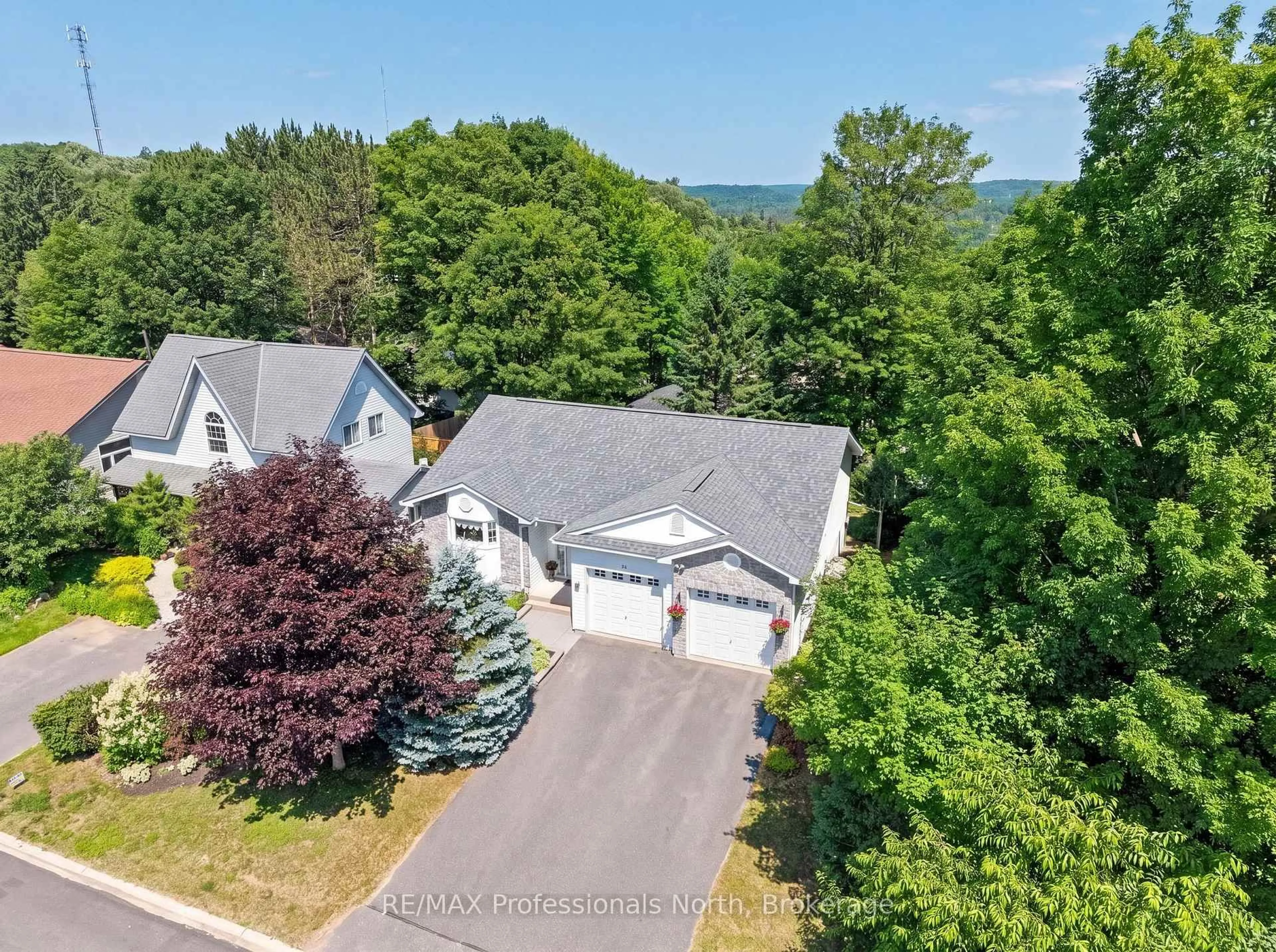 A pic from outside/outdoor area/front of a property/back of a property/a pic from drone, water/lake/river/ocean view for 26 Heritage Cres, Huntsville Ontario P1H 1S9