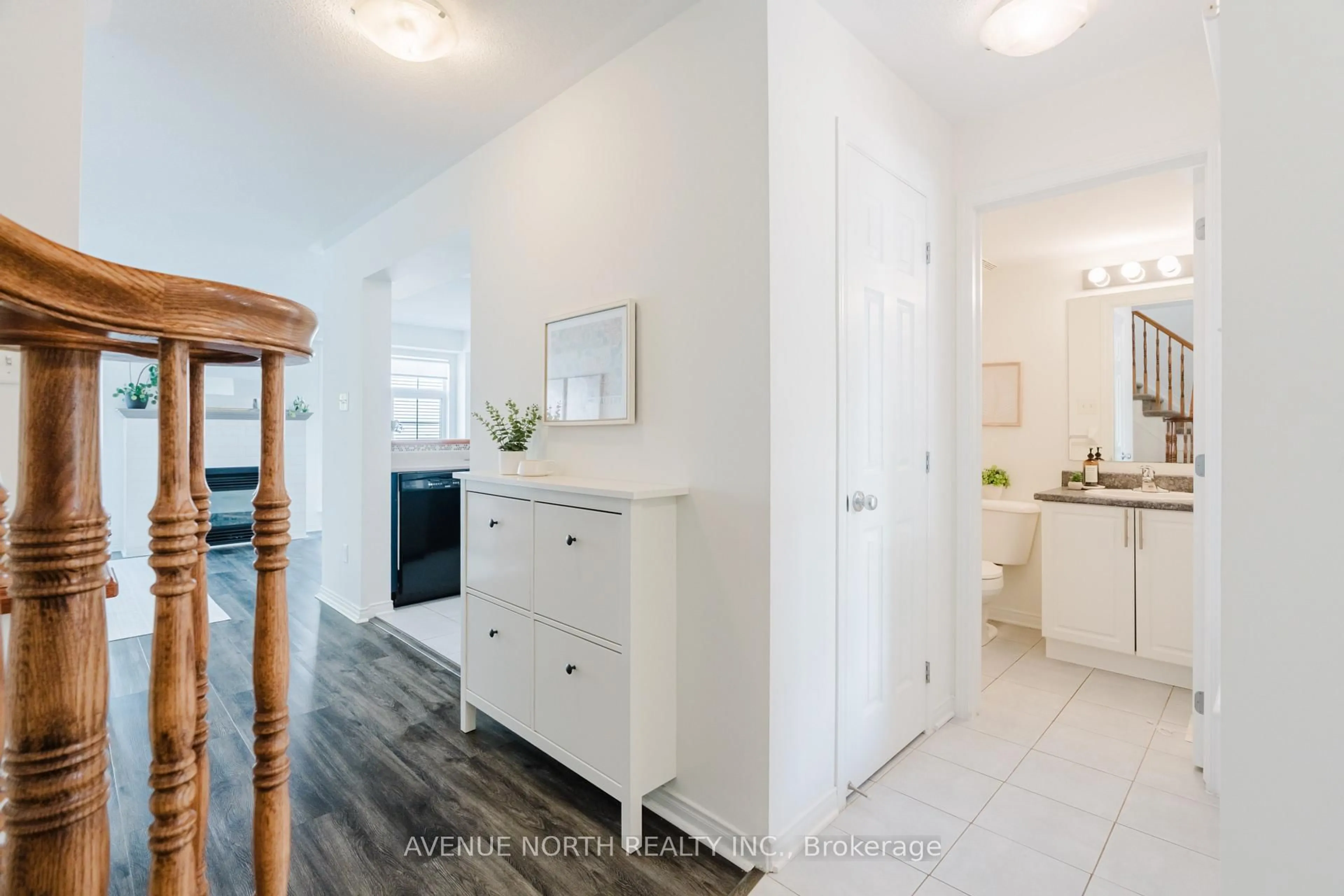 Indoor entryway for 403 Heathrow Private, Stittsville Ontario K2S 0M9
