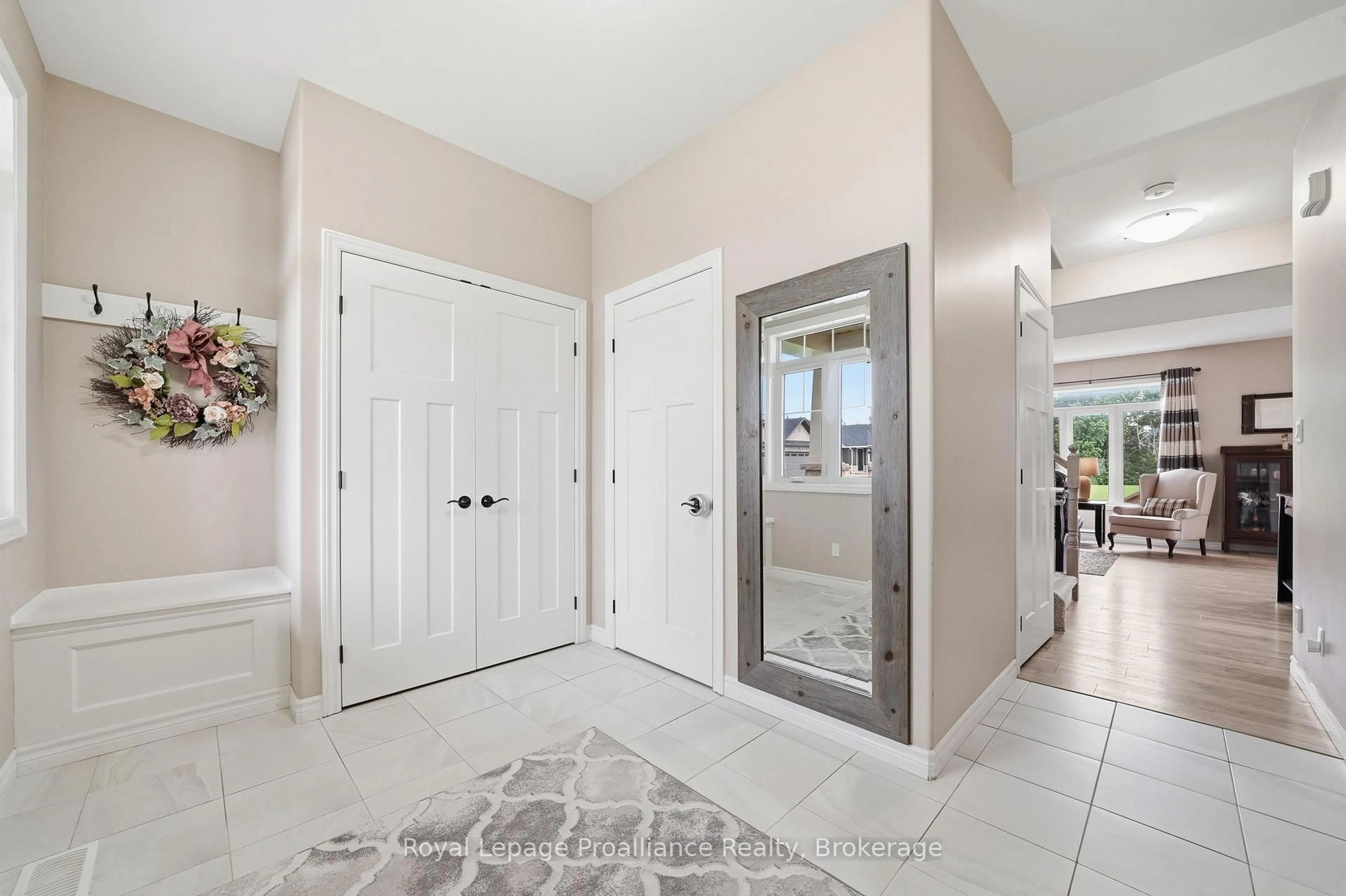 Indoor entryway for 38 Redwood Dr, Belleville Ontario K8N 0K4