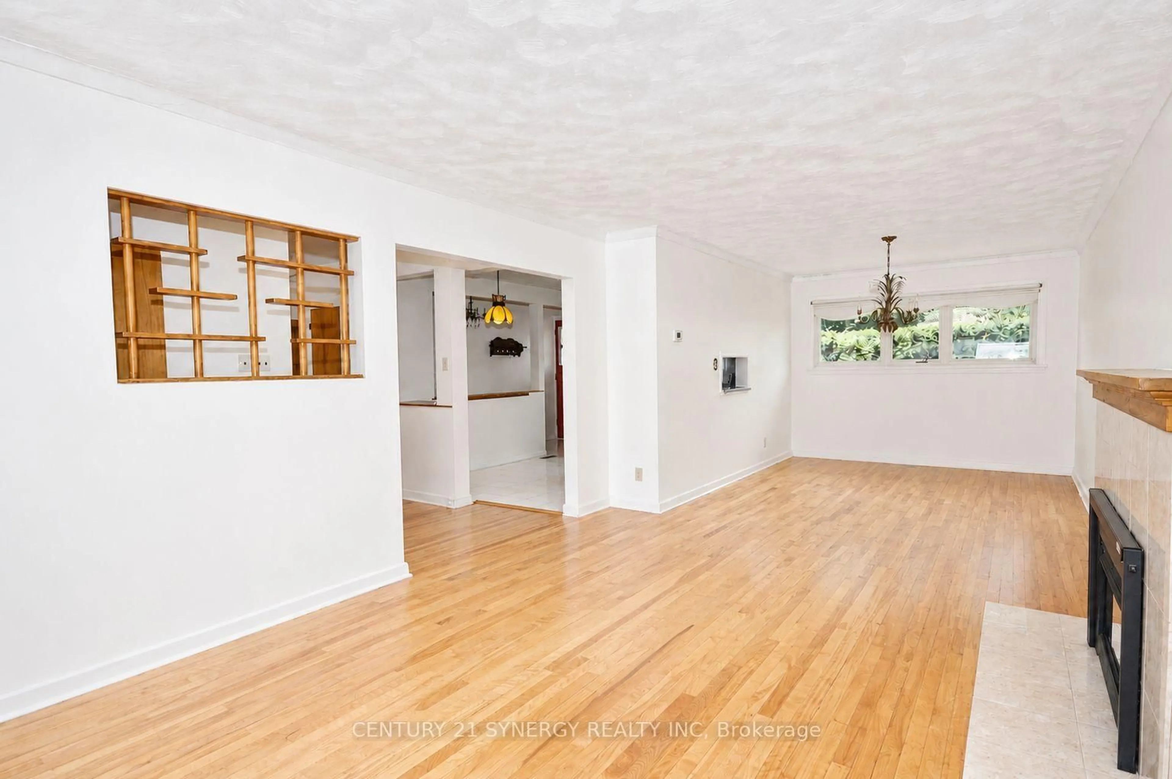 Unknown for 2148 Iris St, Ottawa Ontario K2C 1B3