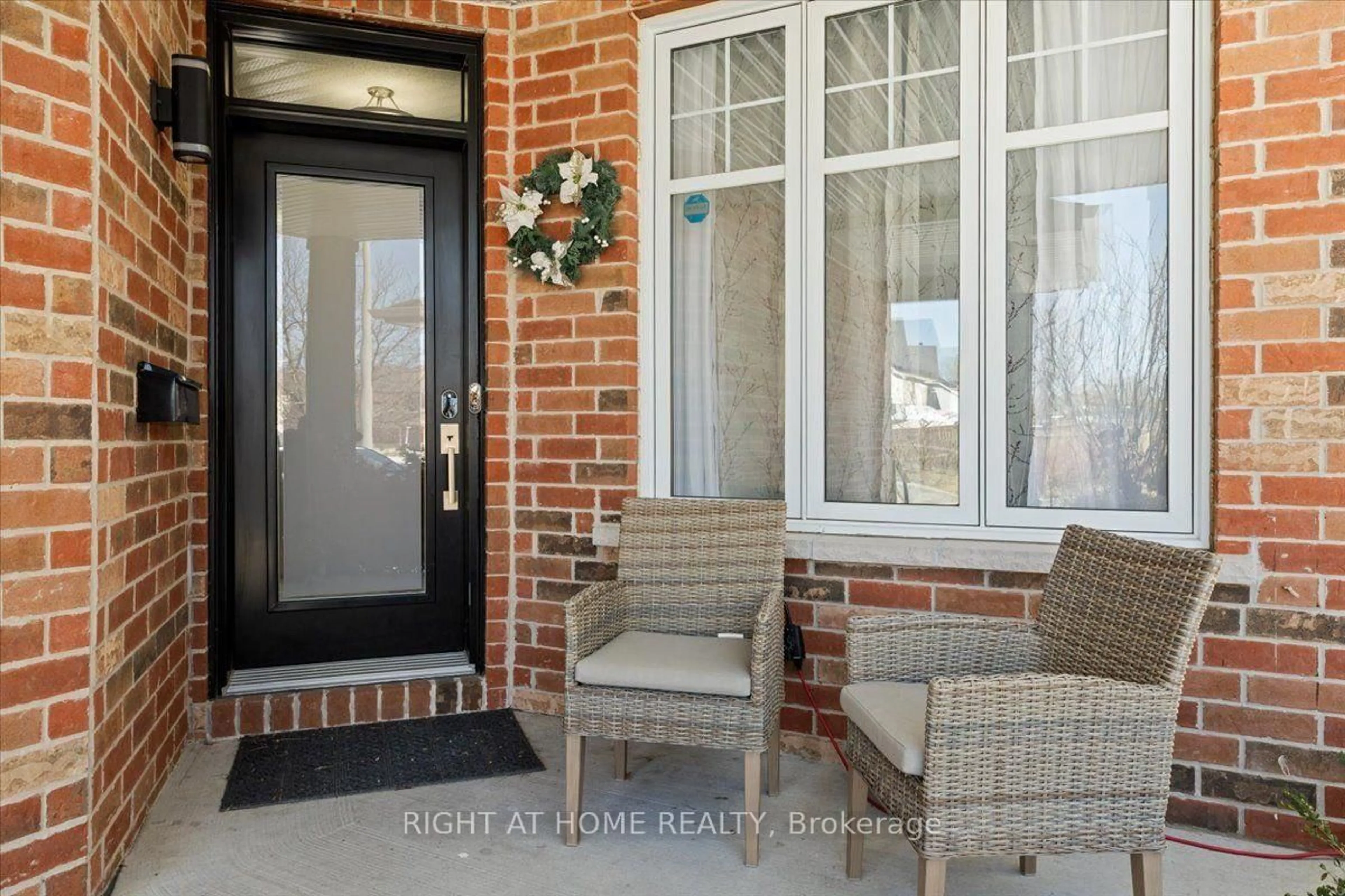 Indoor entryway for 850 Feather Moss Way, Ottawa Ontario K1V 1X2