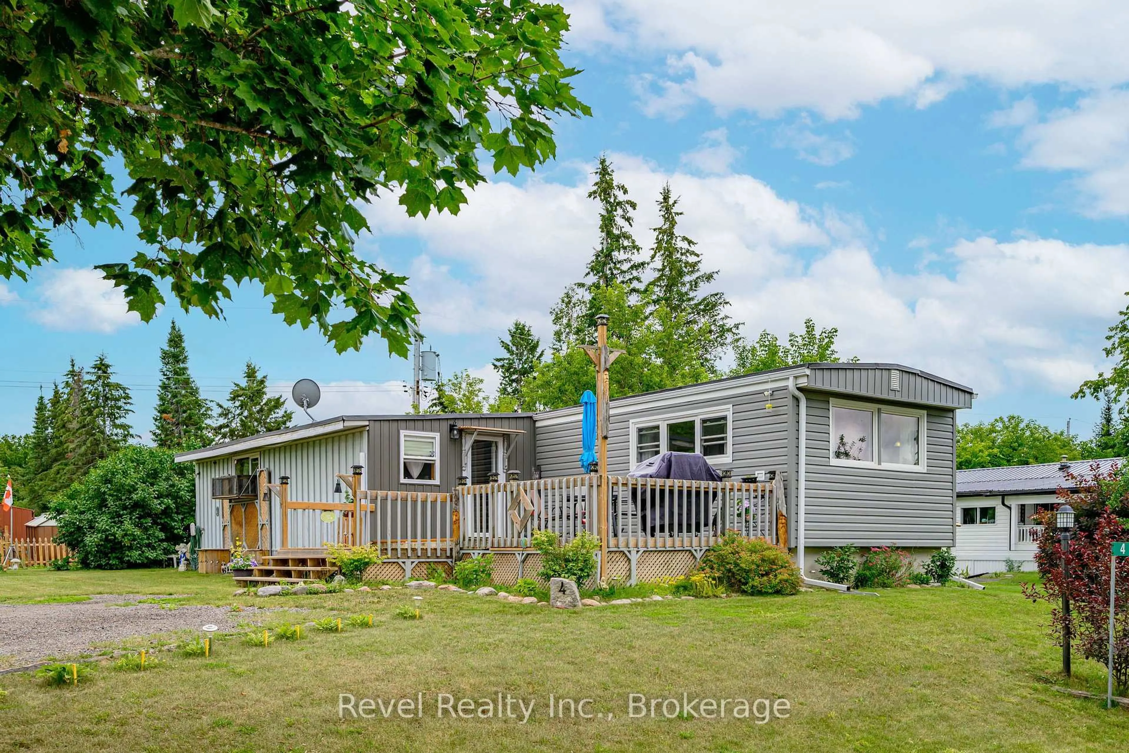 A pic from outside/outdoor area/front of a property/back of a property/a pic from drone, water/lake/river/ocean view for 4 HOMEWOOD Ave, Kawartha Lakes Ontario K9V 0H5