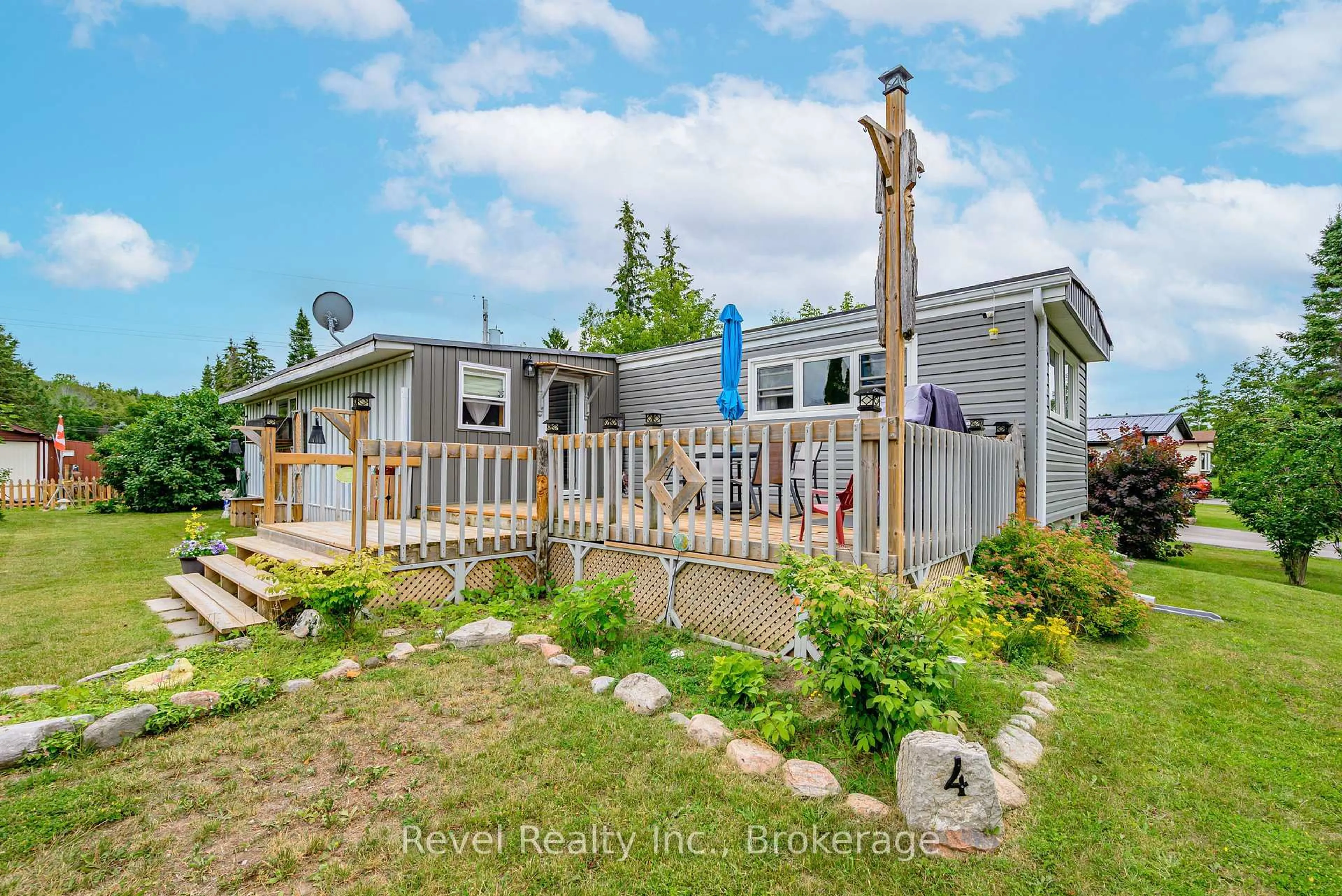 A pic from outside/outdoor area/front of a property/back of a property/a pic from drone, unknown for 4 HOMEWOOD Ave, Kawartha Lakes Ontario K9V 0H5