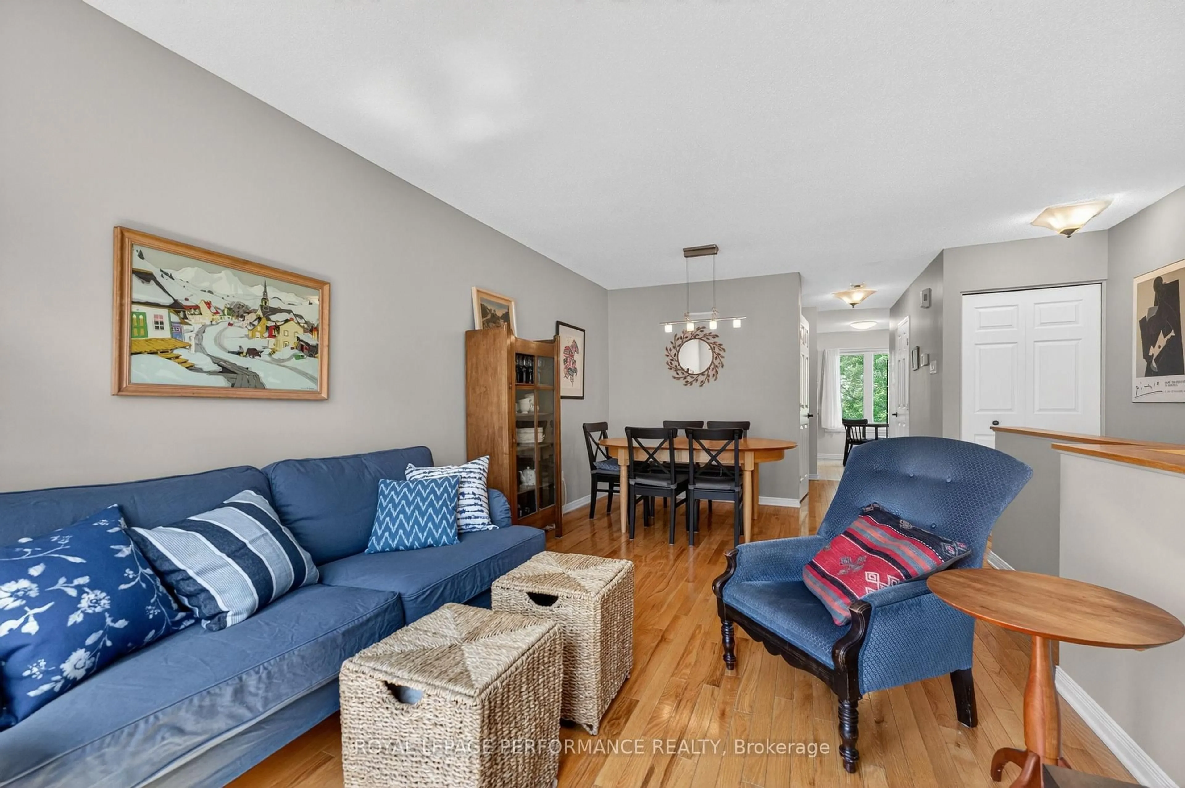 Living room with furniture, unknown for 147 Fordham Private, Ottawa Ontario K2C 4G5