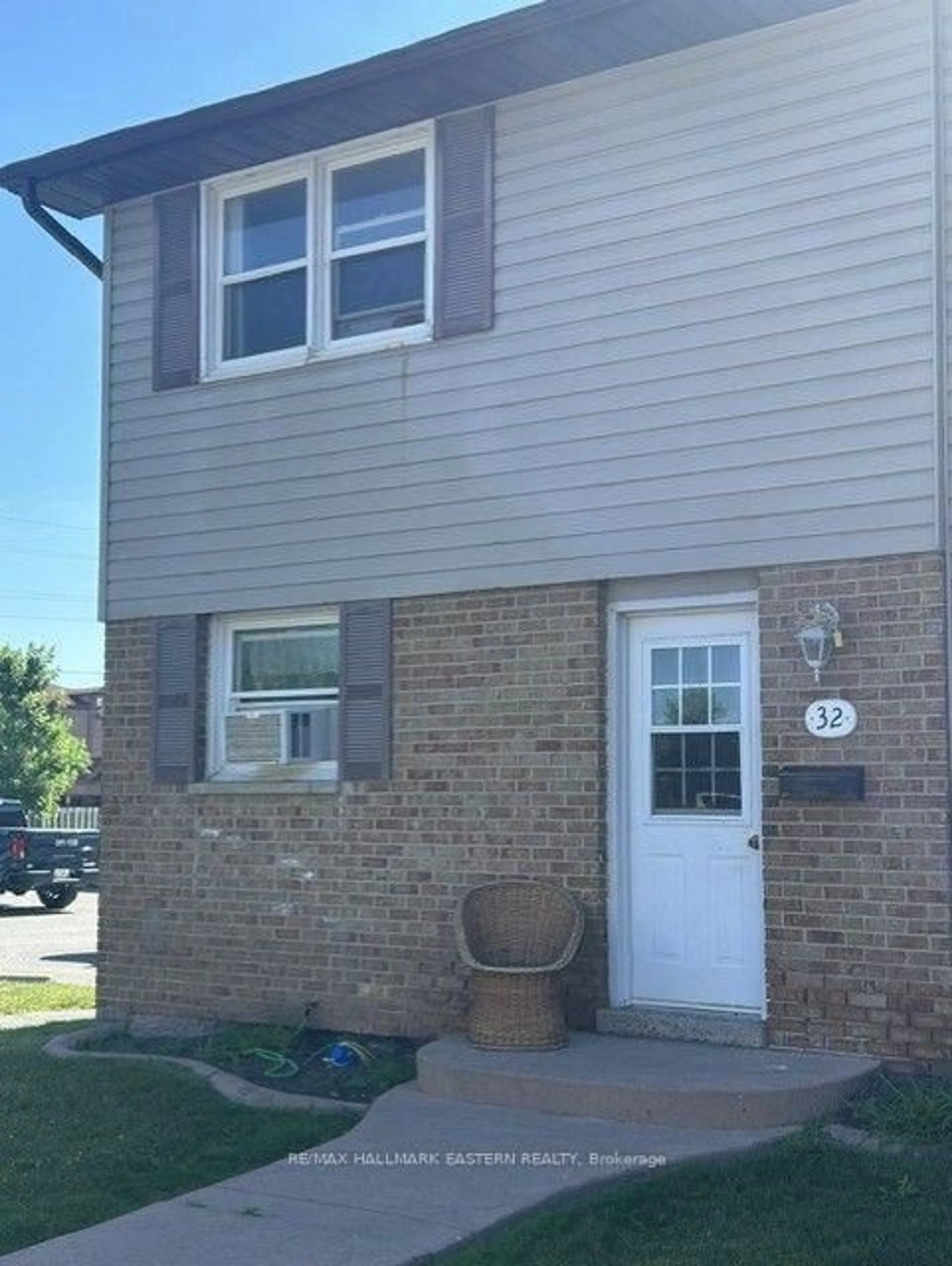 Home with vinyl exterior material, street for 996 Sydenham Rd #32, Peterborough Ontario K9J 7V7
