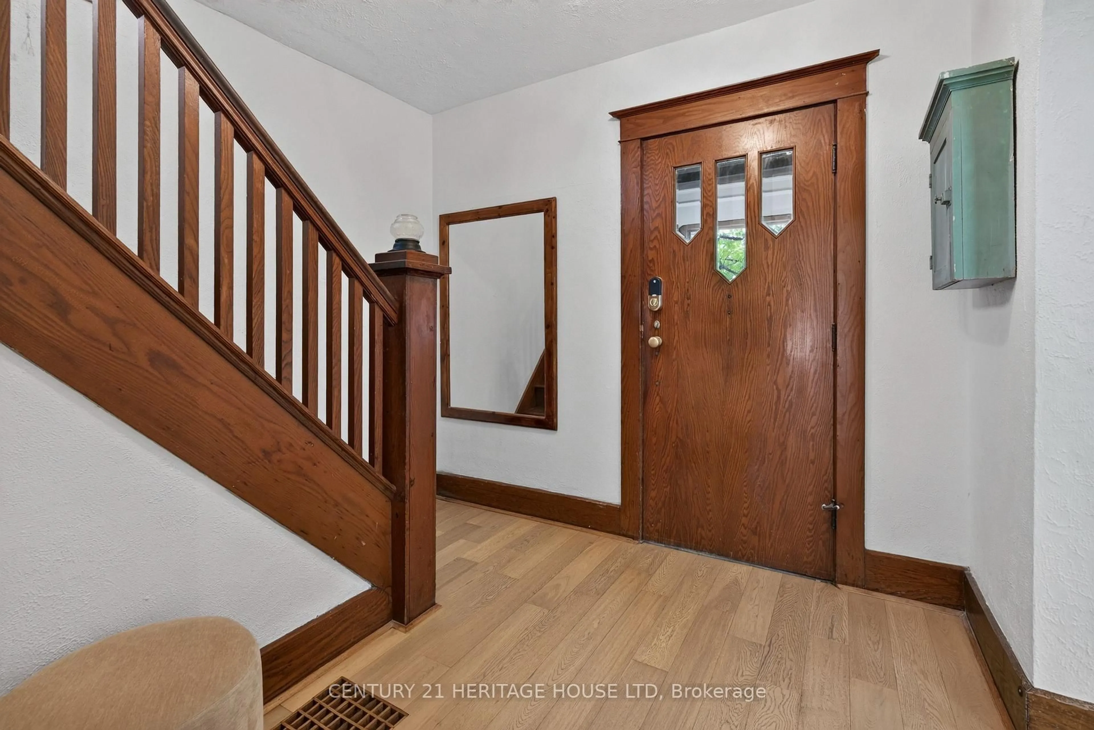Indoor entryway for 98 Roger St, Waterloo Ontario N2J 1A5