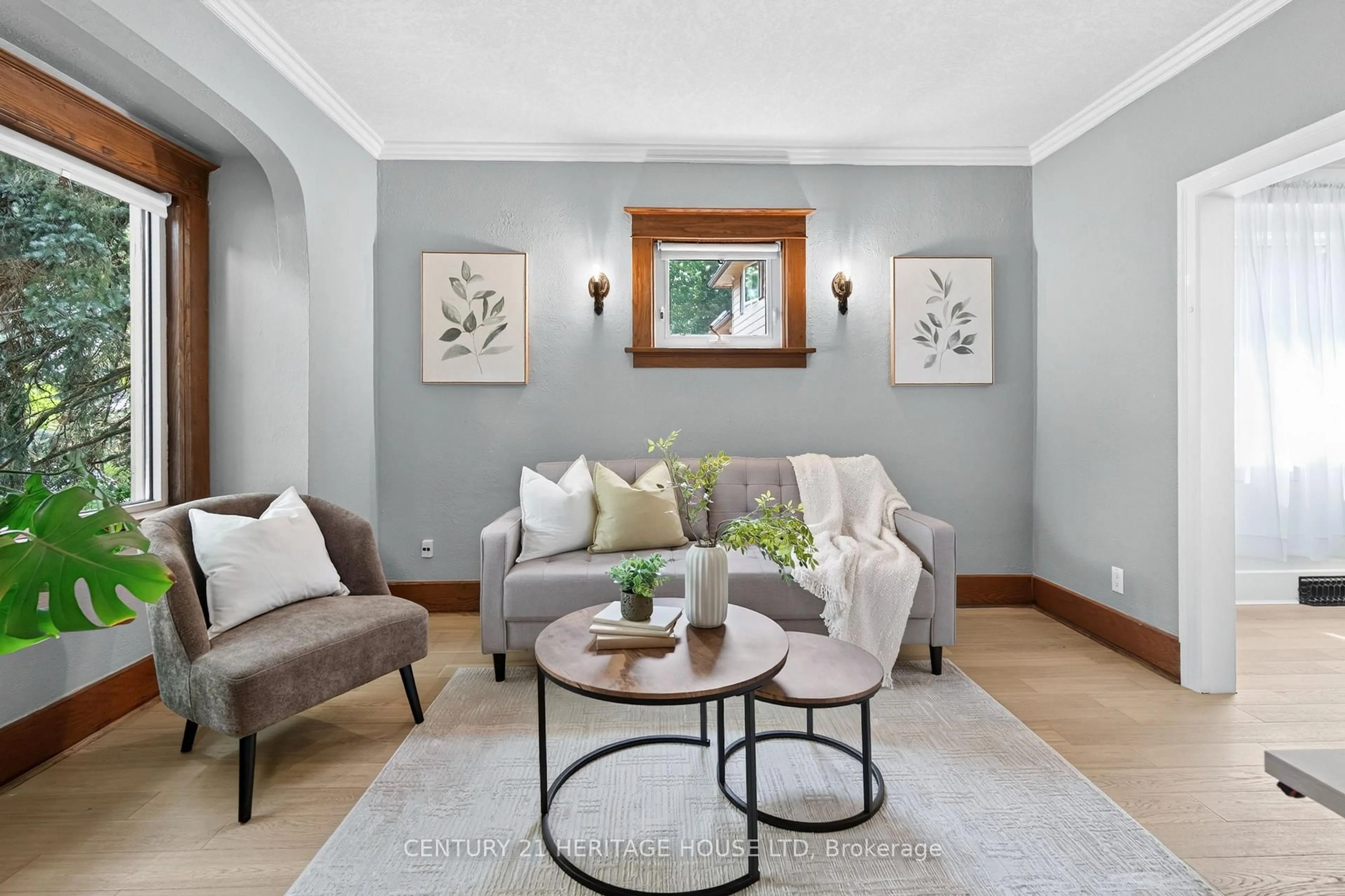 Living room with furniture, unknown for 98 Roger St, Waterloo Ontario N2J 1A5