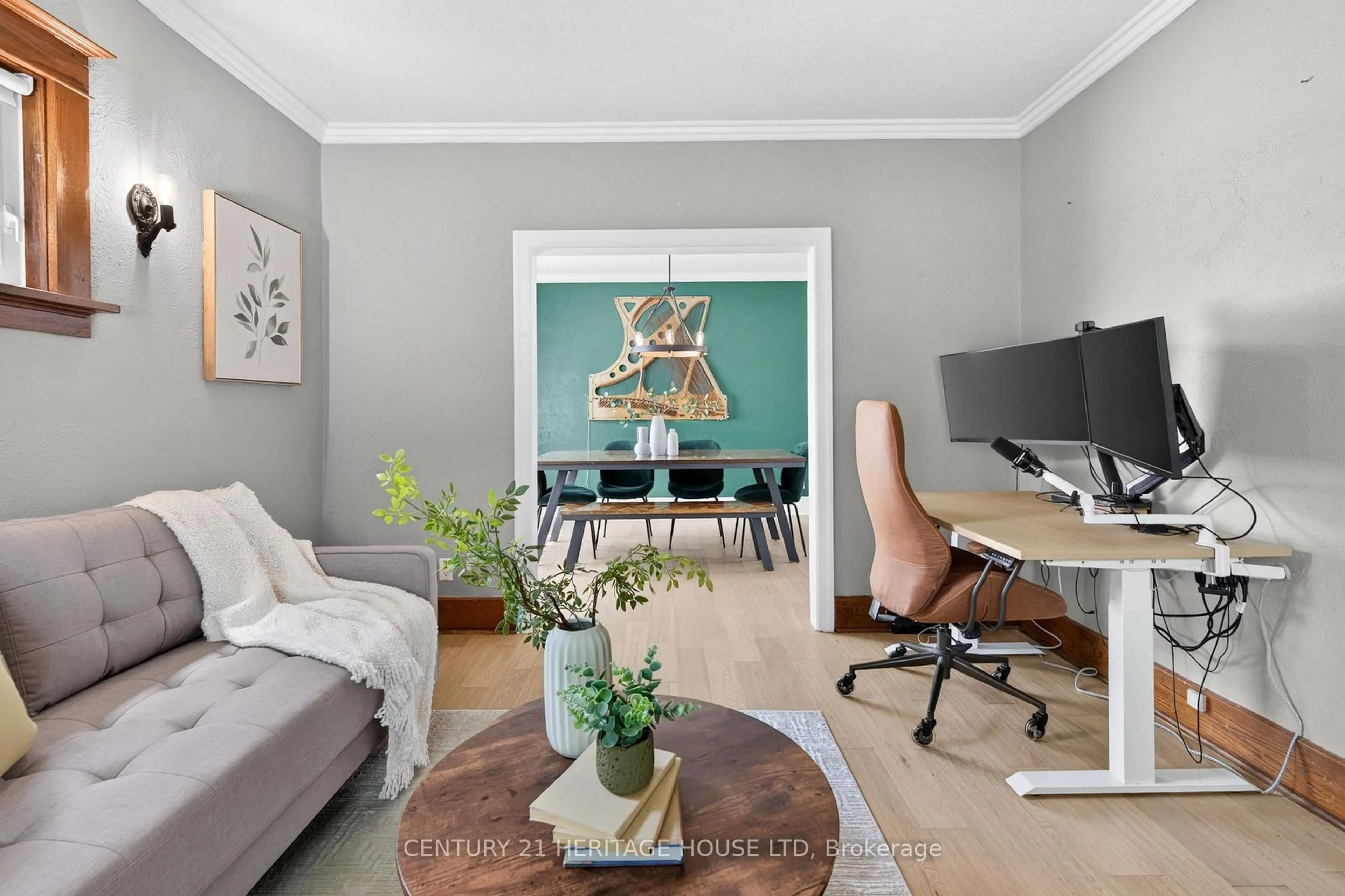 Living room with furniture, unknown for 98 Roger St, Waterloo Ontario N2J 1A5