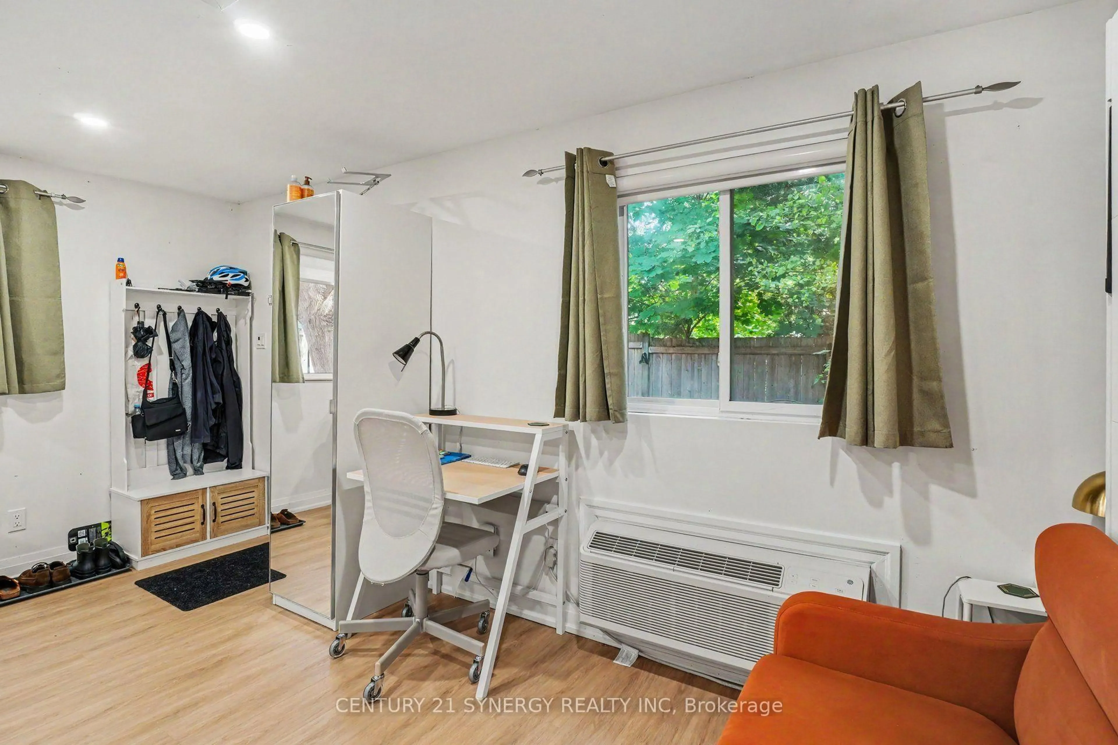A pic of a room for 95 Templeton St, Ottawa Ontario K1N 6X4