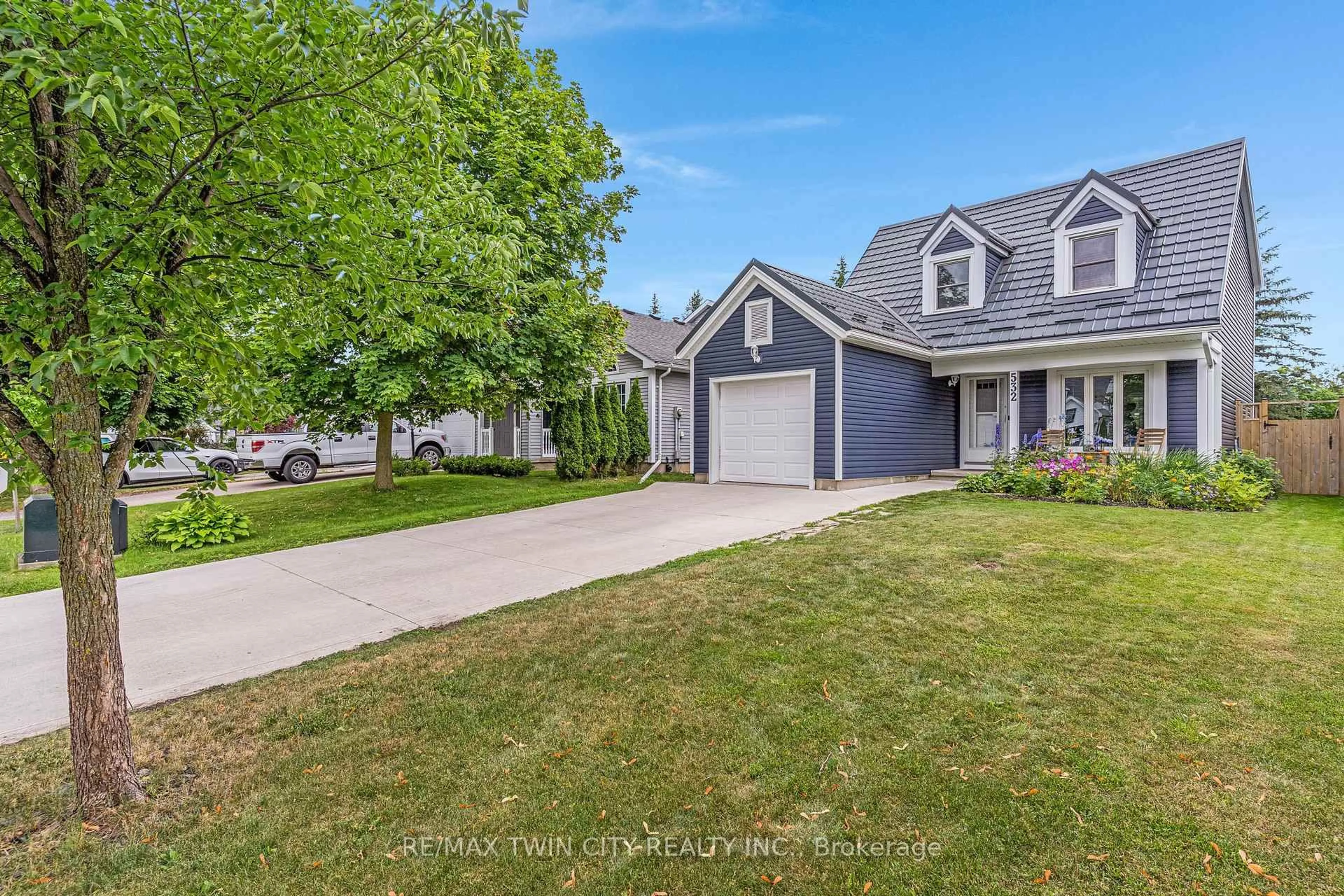 Home with vinyl exterior material, street for 532 Red River Dr, Kitchener Ontario N2T 2B7