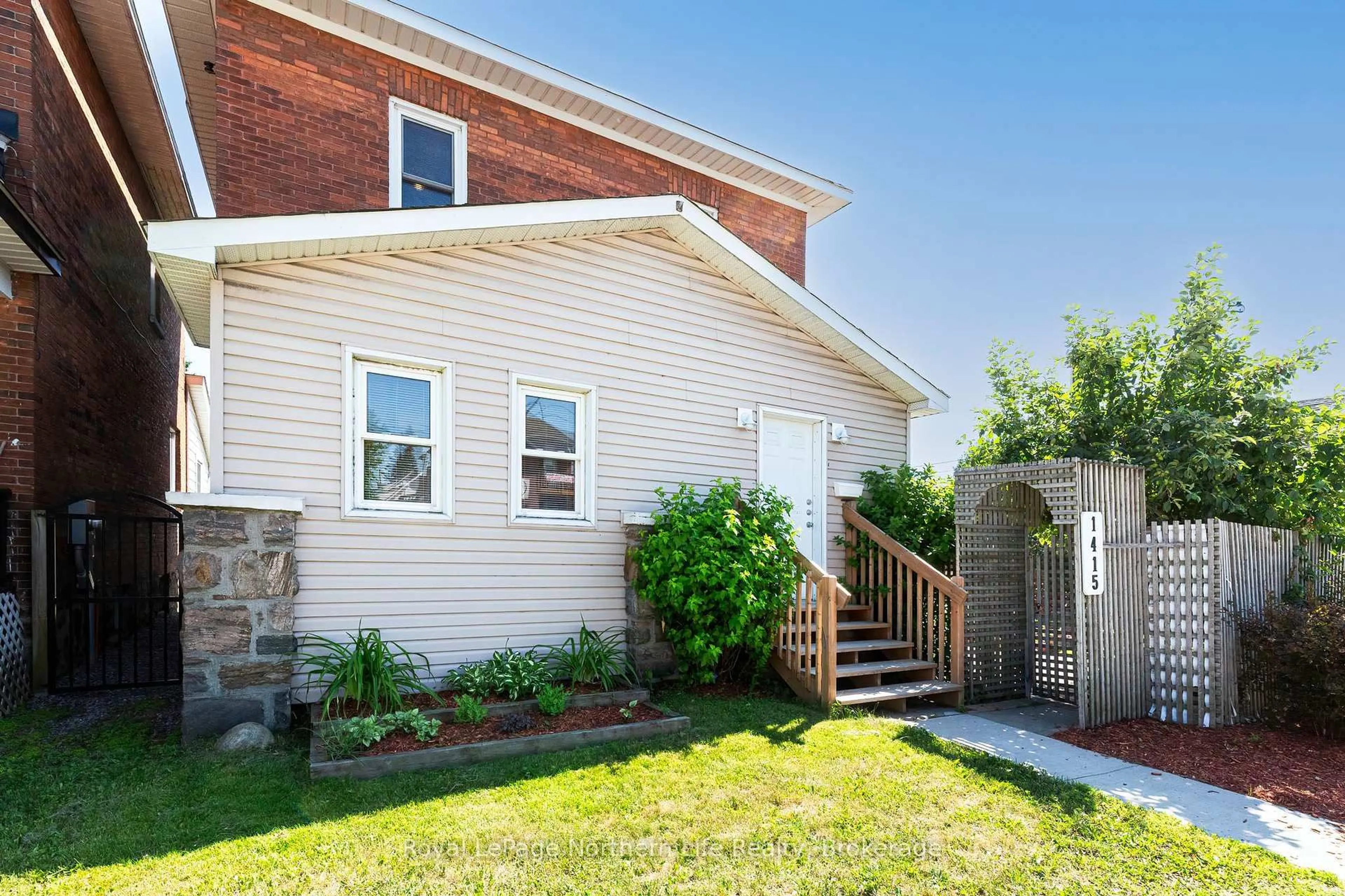 Home with brick exterior material, street for 1415 Cassells St, North Bay Ontario P1B 4C2