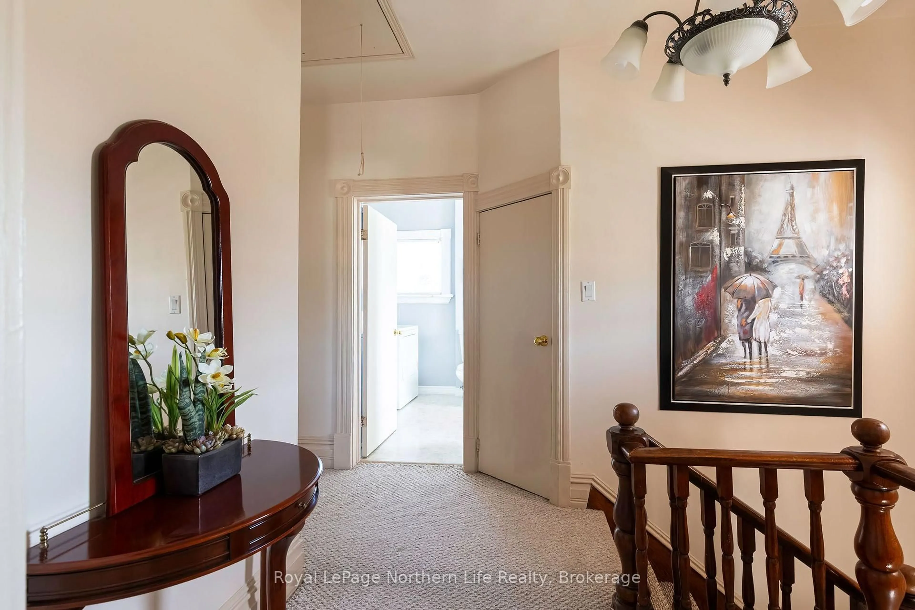 Indoor entryway for 1415 Cassells St, North Bay Ontario P1B 4C2