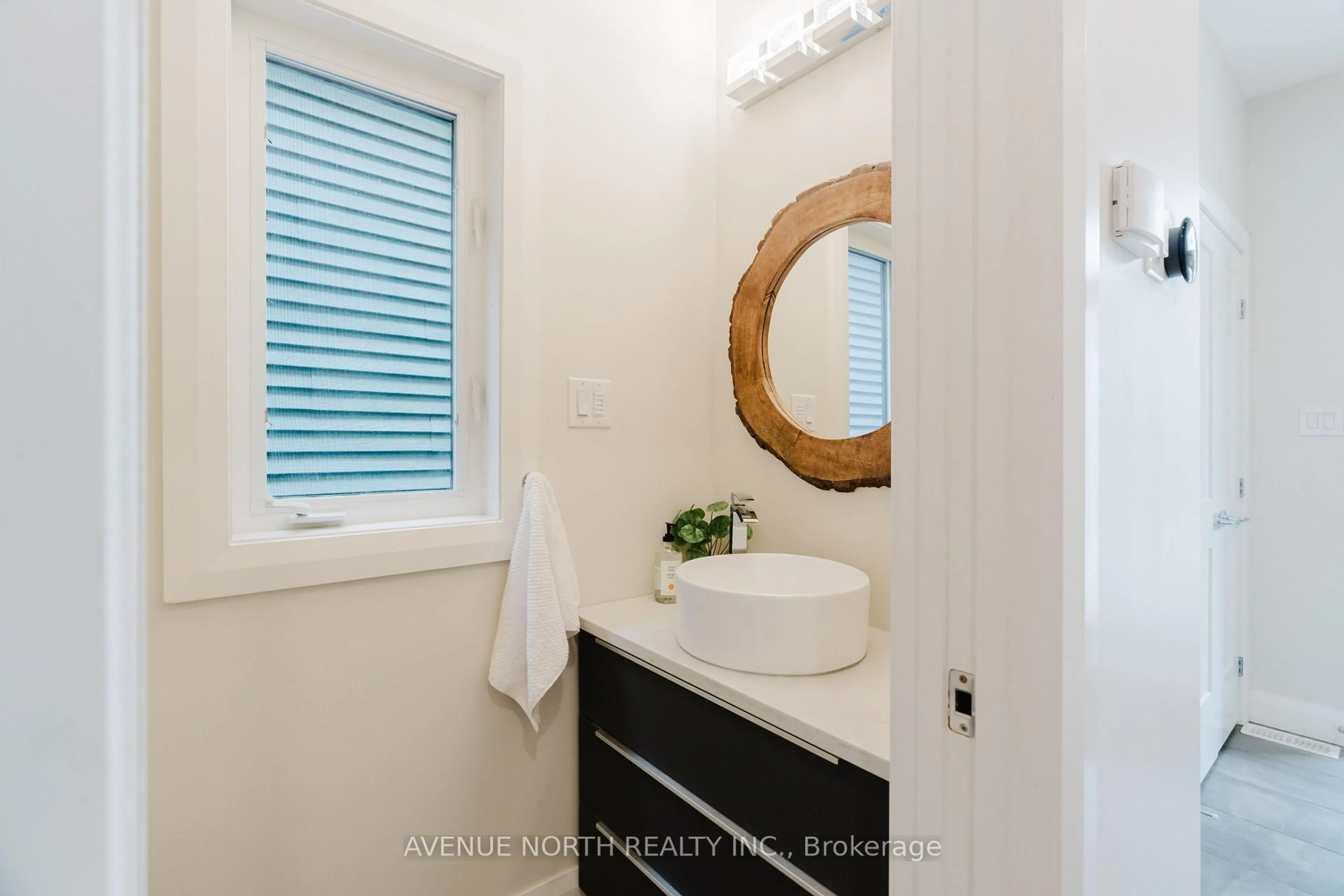 Contemporary bathroom, ceramic/tile floor for 121 King George St, Ottawa Ontario K1K 1V2