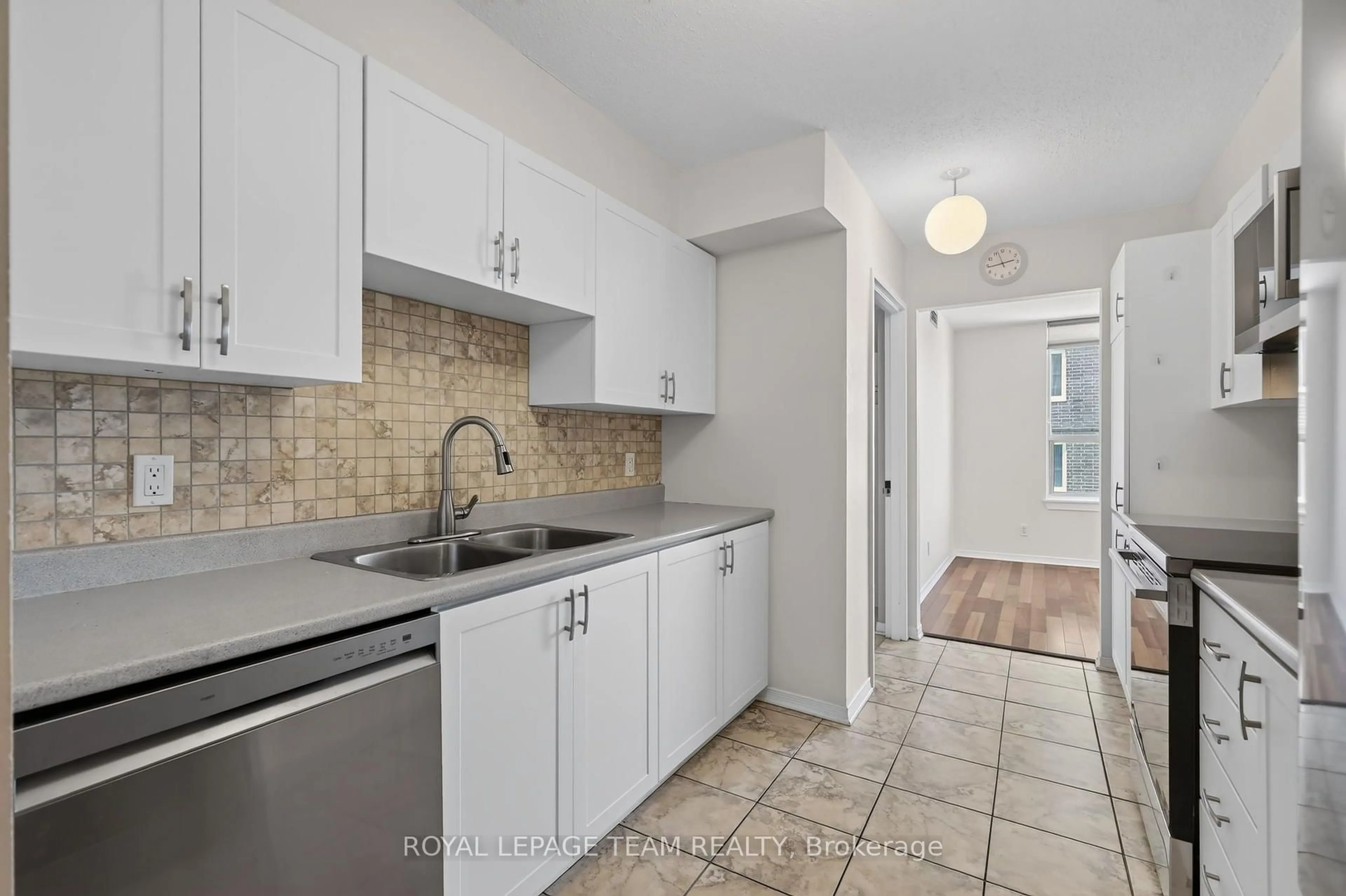 Standard kitchen, ceramic/tile floor for 215 Parkdale Ave #601, Ottawa Ontario K1Y 4T8