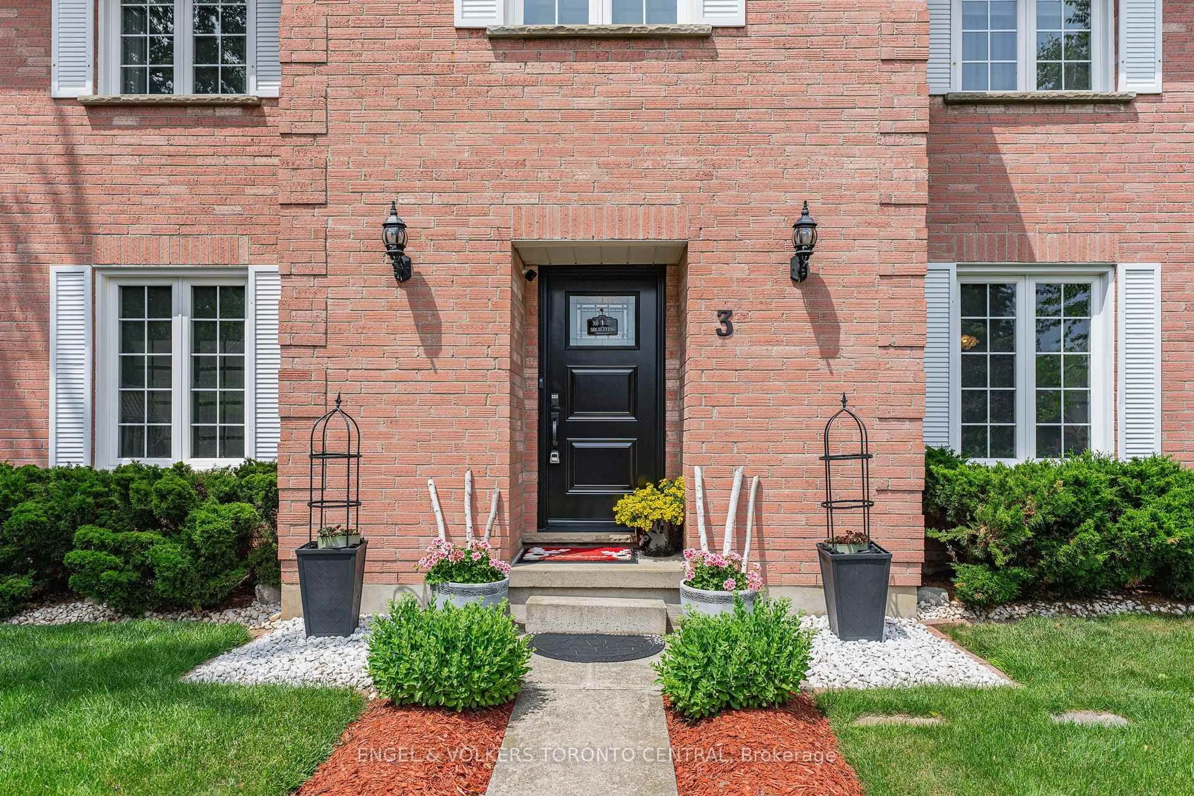 Home with brick exterior material, street for 3 Wallace Dr, Cambridge Ontario N1T 1K7