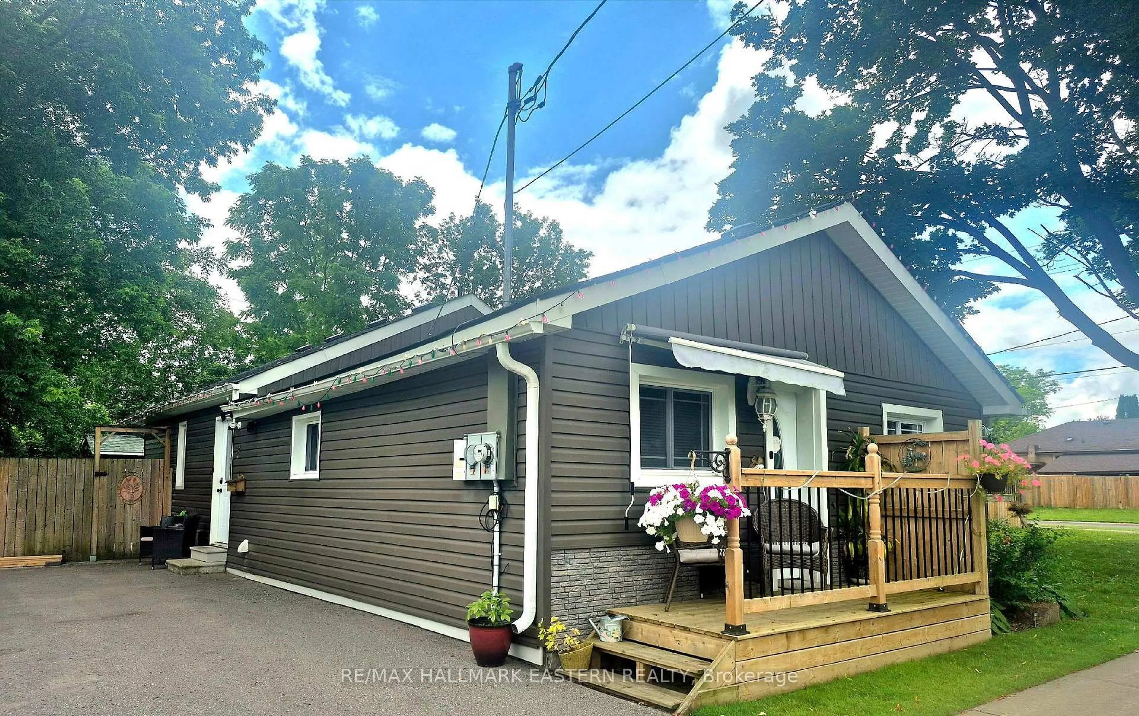 Home with vinyl exterior material, street for 779 Chamberlain St, Peterborough Ontario K9J 4M2