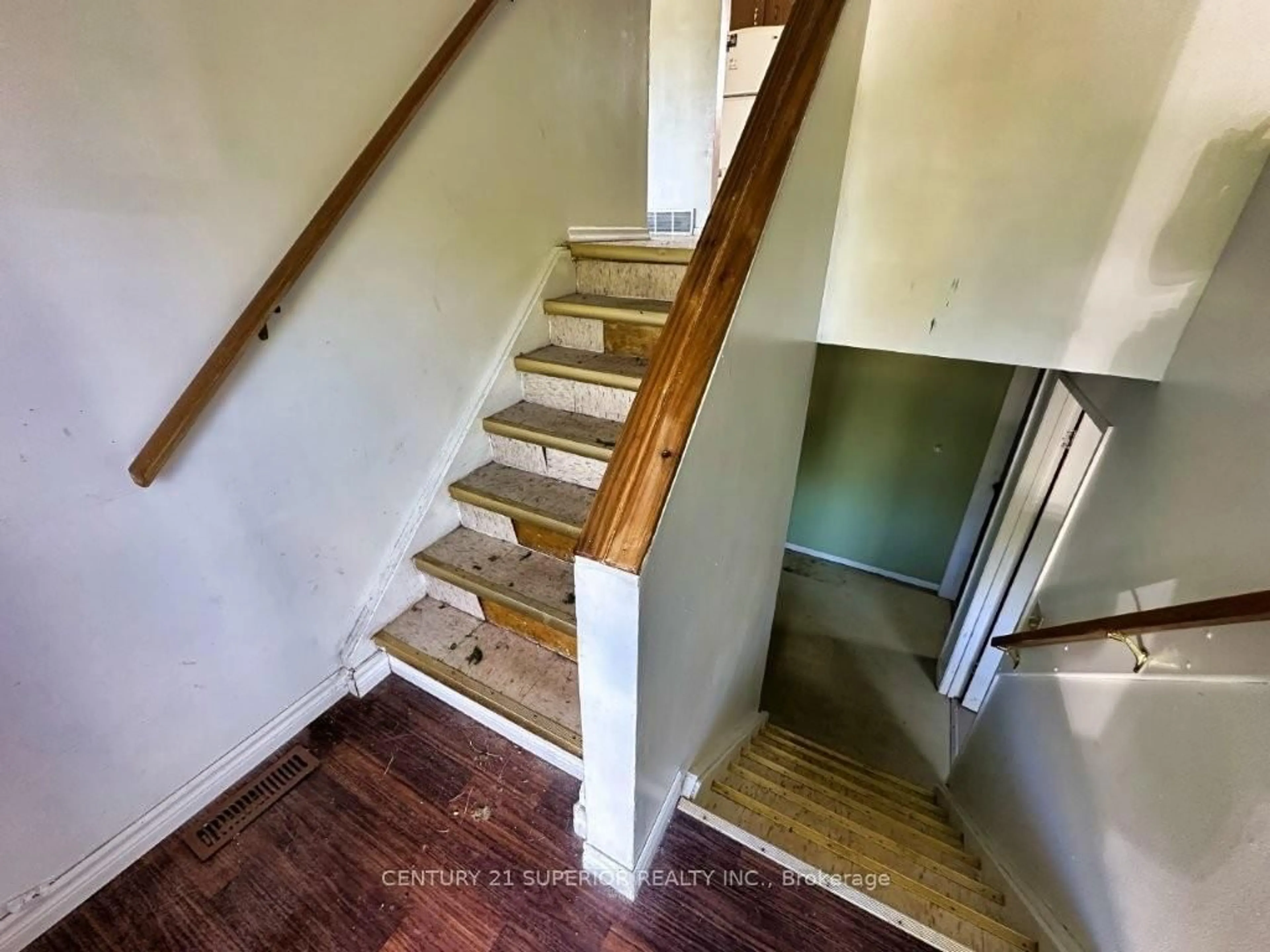 Stairs for 29 Parkway Place, Terrace Bay Ontario P0T 2W0