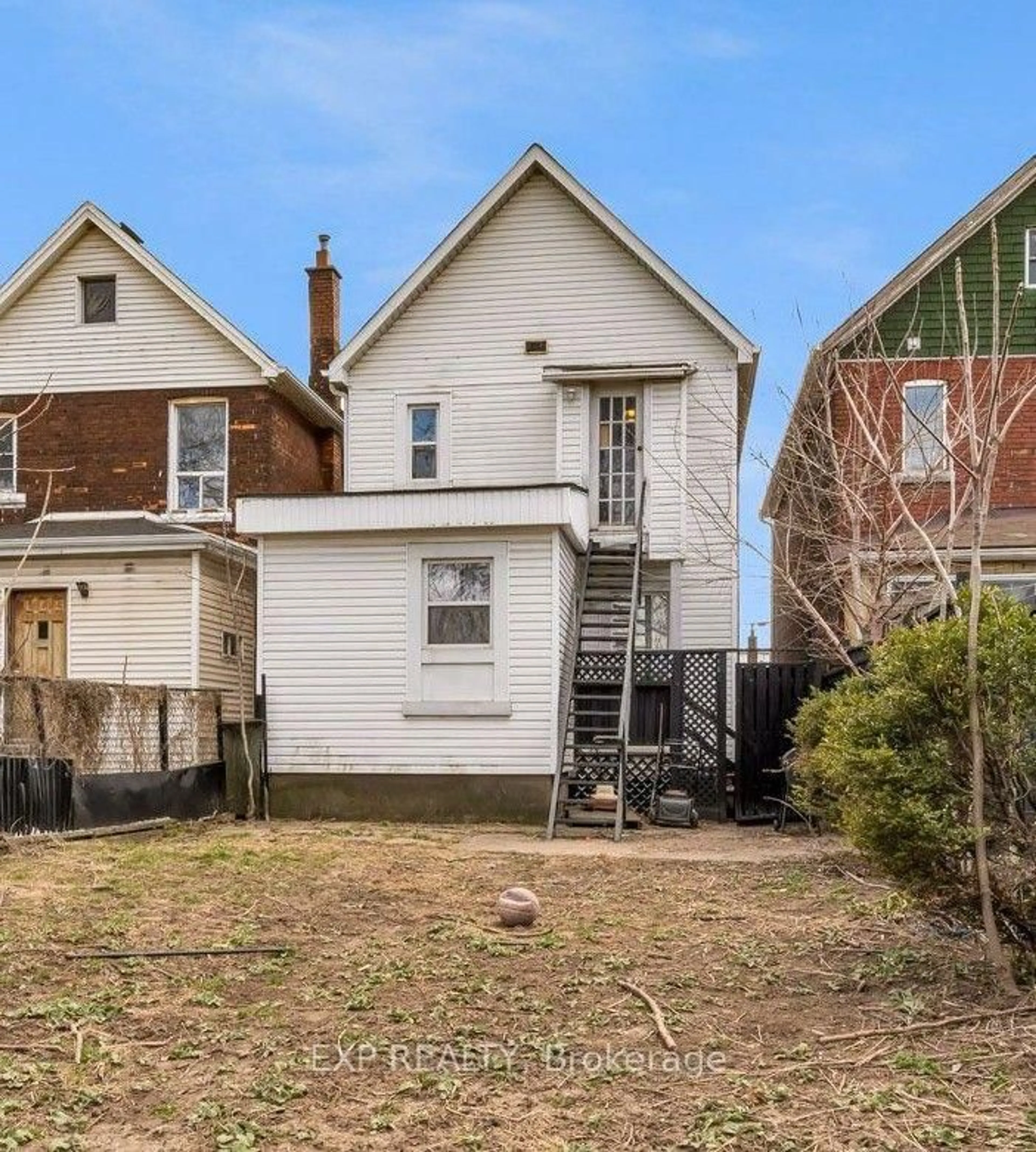 A pic from outside/outdoor area/front of a property/back of a property/a pic from drone, street for 29 Gertrude St, Hamilton Ontario L8L 4B7