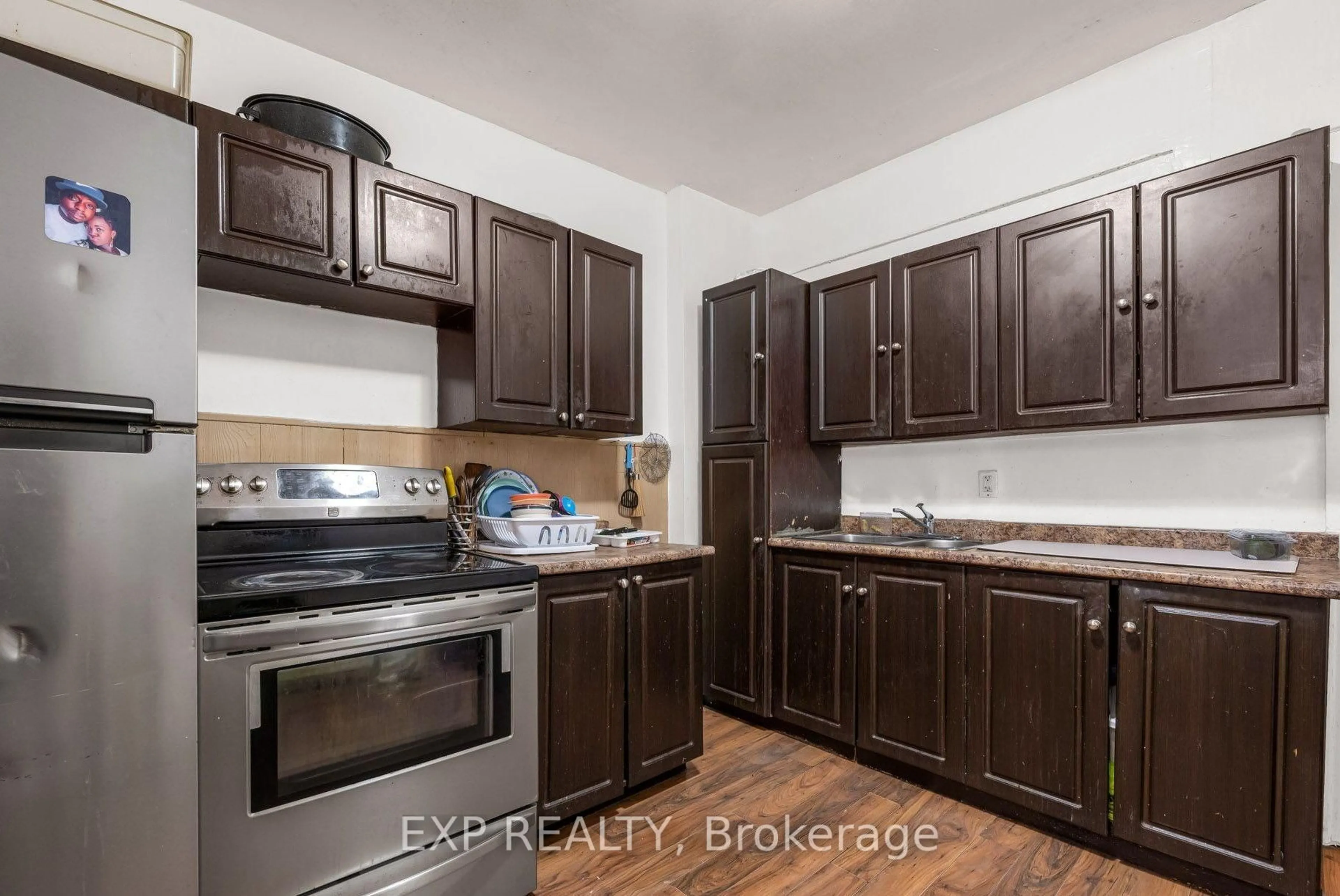 Standard kitchen, unknown for 29 Gertrude St, Hamilton Ontario L8L 4B7