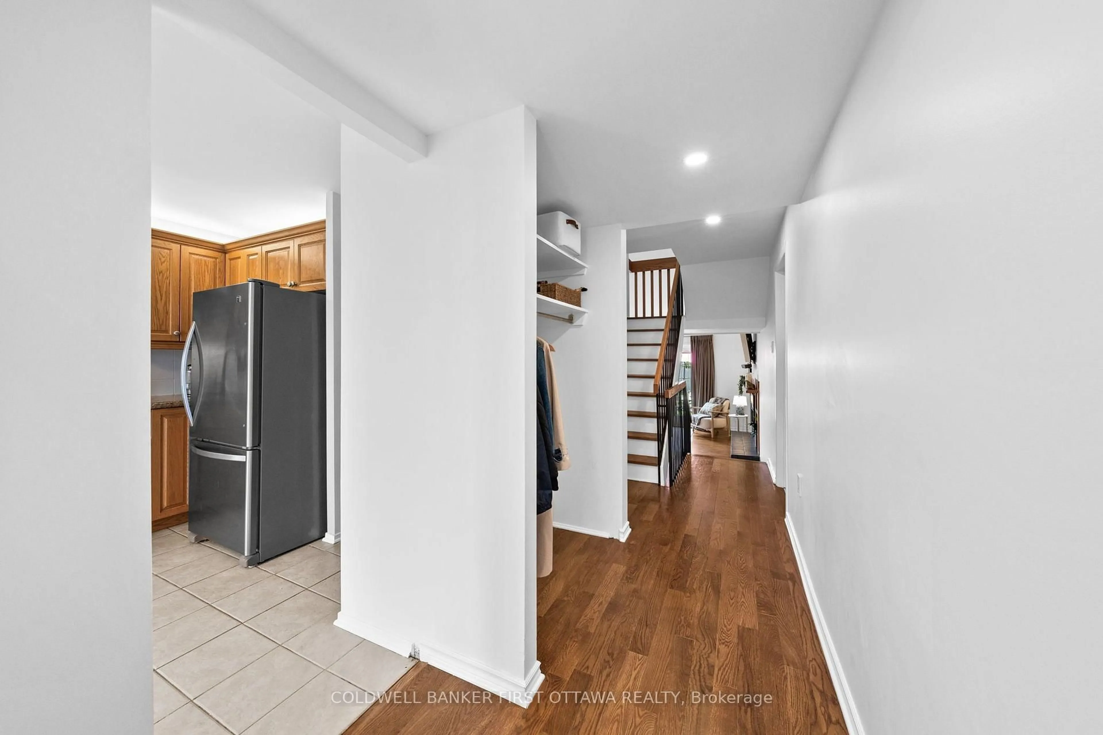 Indoor entryway for 34 Melville Dr, Ottawa Ontario K2J 2E9