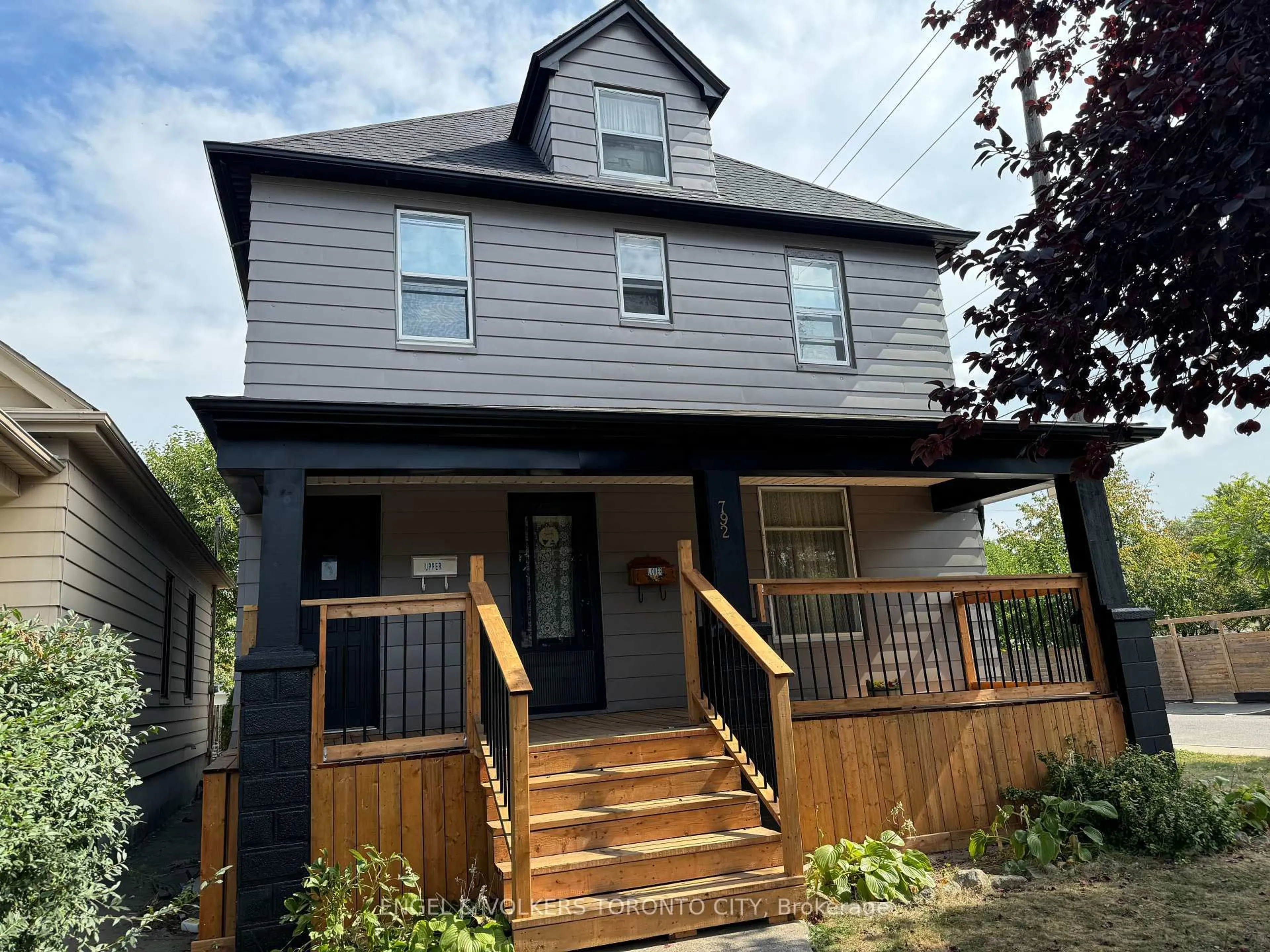 Home with vinyl exterior material, street for 792 Pierre Ave, Windsor Ontario N9A 2K5