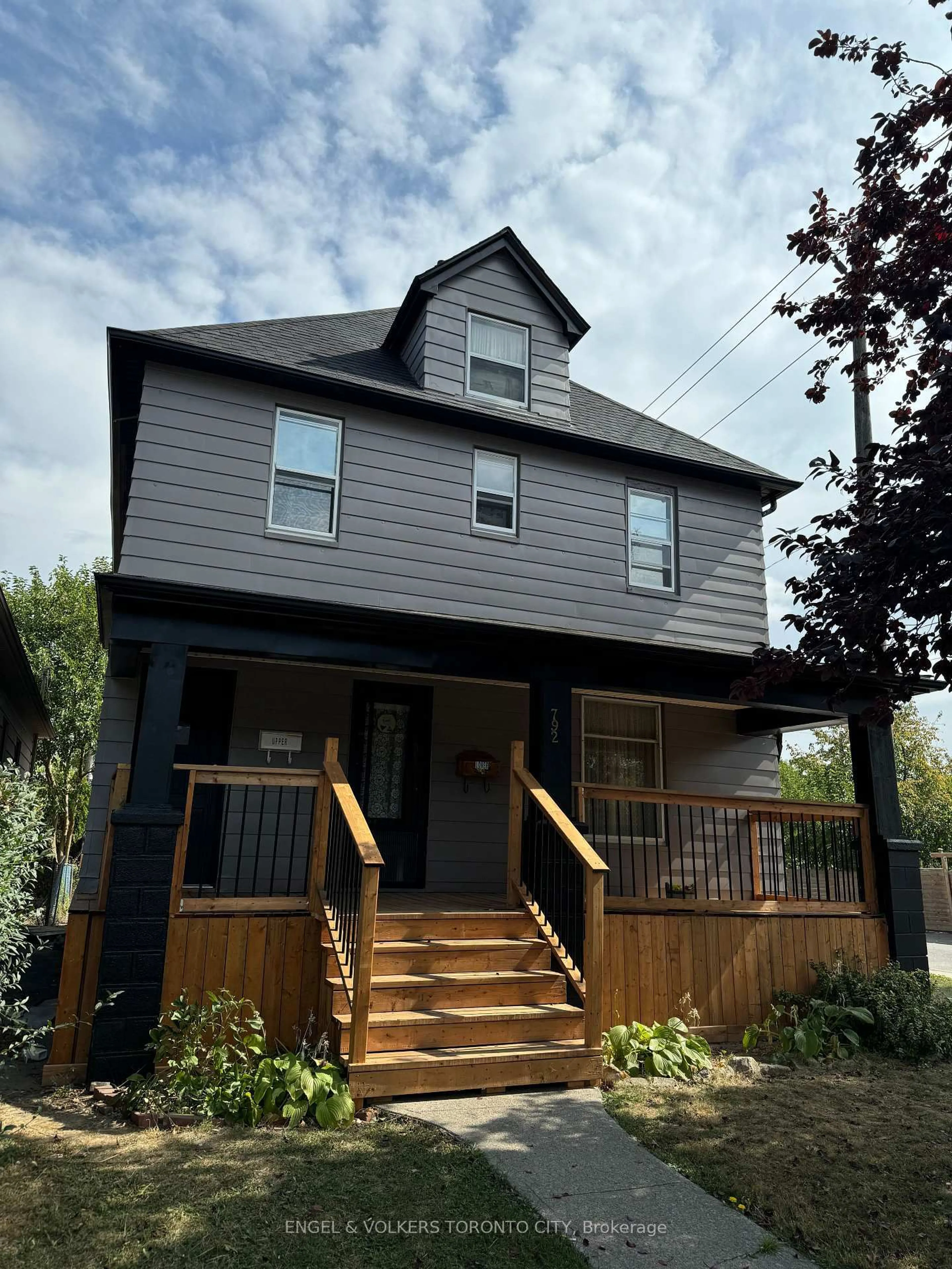 Home with vinyl exterior material, street for 792 Pierre Ave, Windsor Ontario N9A 2K5
