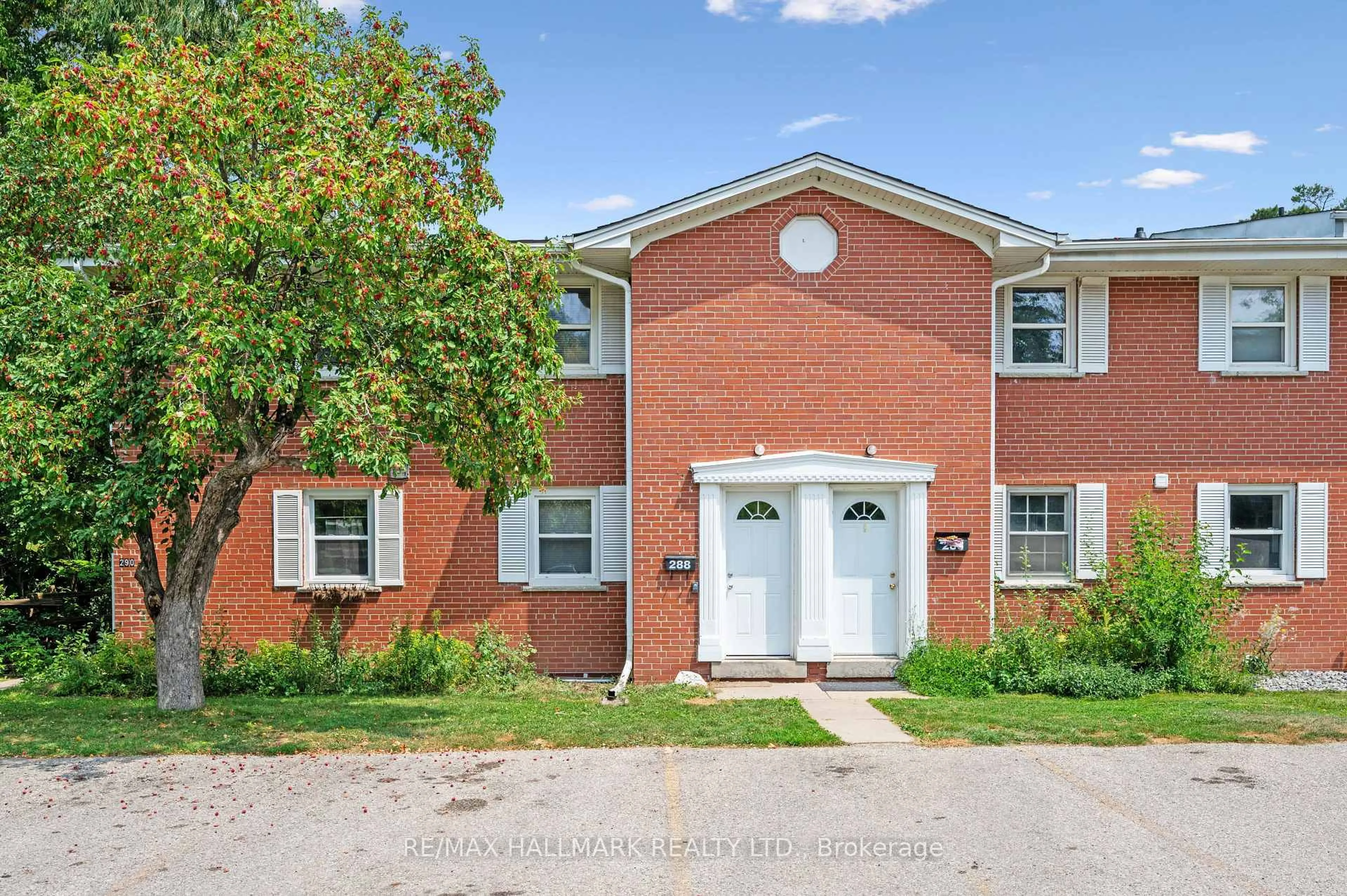 Home with brick exterior material, street for 288 Westcourt Pl #25, Waterloo Ontario N2L 2R7