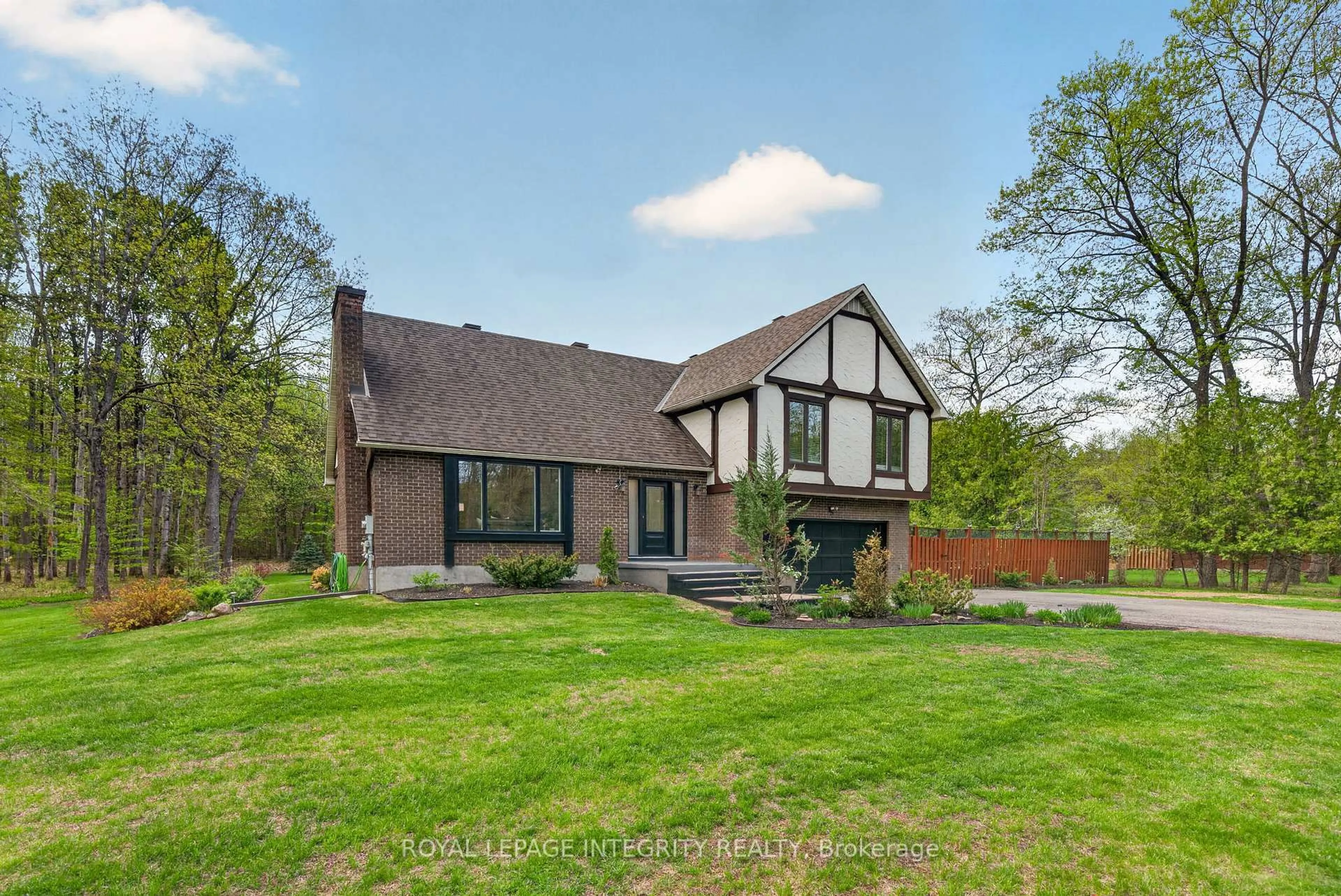 Home with brick exterior material, unknown for 285 Fireside Dr, Ottawa Ontario K0A 3M0